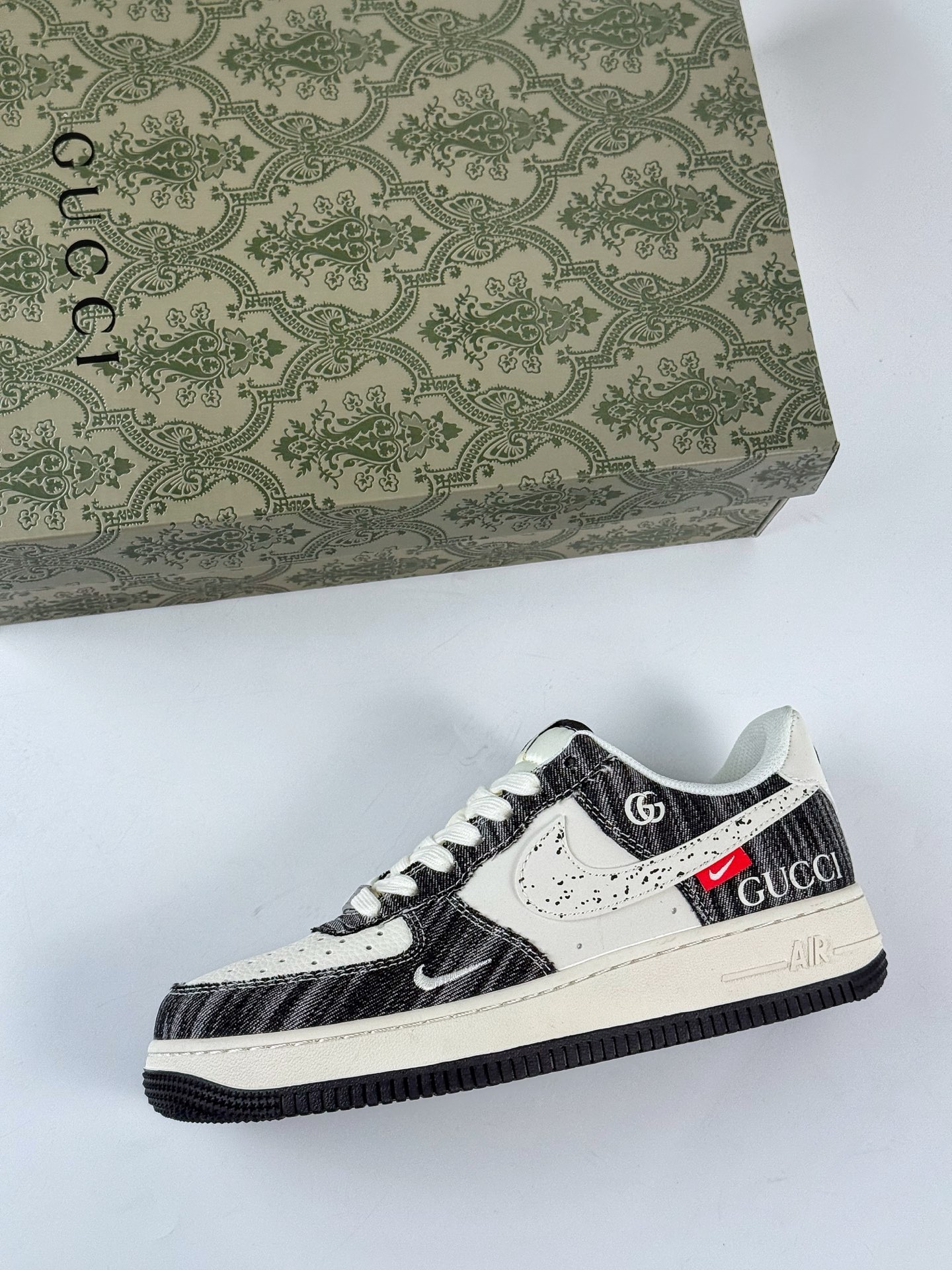 Nike SB Dunk Low x GUCCI 黑白小勾 HS8068-011-High Quatity Cheap Brand wholesale wholesaler seller Clothes Bags handbags Sneakers Top Fashion Clothing Shoes from China Factory Chinese suppliers best Quality Beautiful Price Nike SB Dunk Low x GUCCI 黑白小勾 HS8068-011