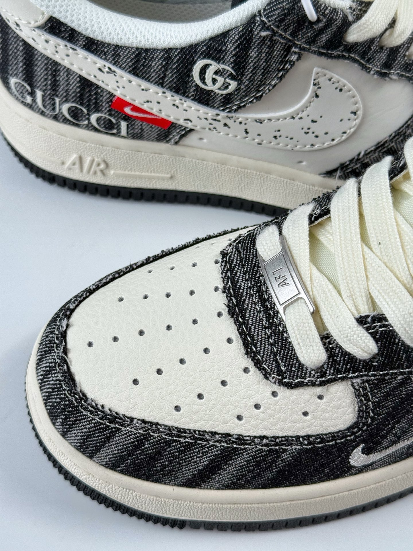 Nike SB Dunk Low x GUCCI 黑白小勾 HS8068-011-High Quatity Cheap Brand wholesale wholesaler seller Clothes Bags handbags Sneakers Top Fashion Clothing Shoes from China Factory Chinese suppliers best Quality Beautiful Price Nike SB Dunk Low x GUCCI 黑白小勾 HS8068-011