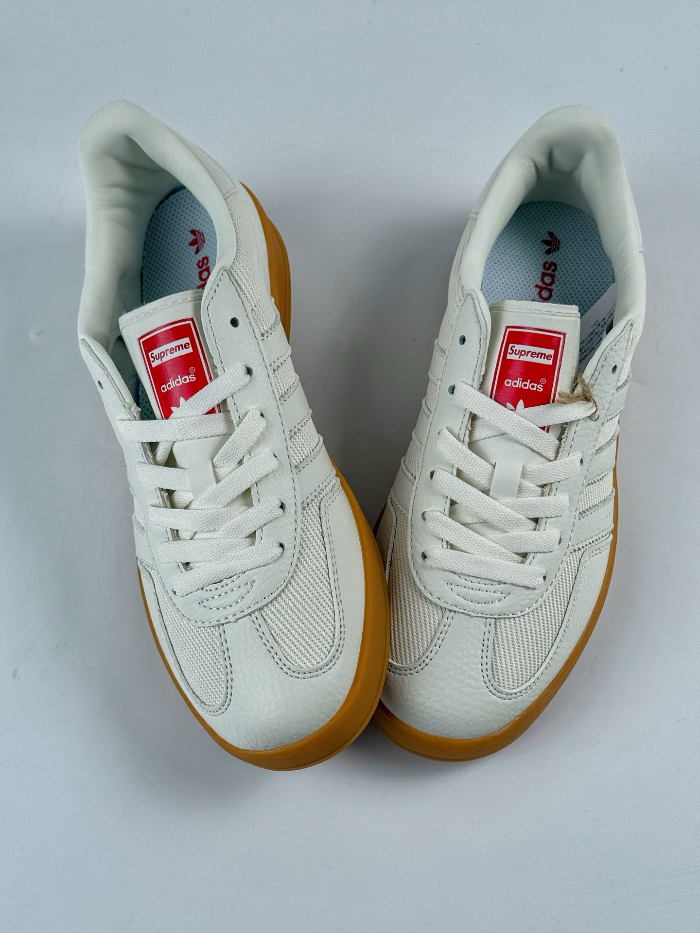 Adidas三叶草SAMBA x Supreme 白红 休闲板鞋 SC9207-723-High Quatity Cheap Brand wholesale wholesaler seller Clothes Bags handbags Sneakers Top Fashion Clothing Shoes from China Factory Chinese suppliers best Quality Beautiful Price Adidas三叶草SAMBA x Supreme 白红 休闲板鞋 SC9207-723