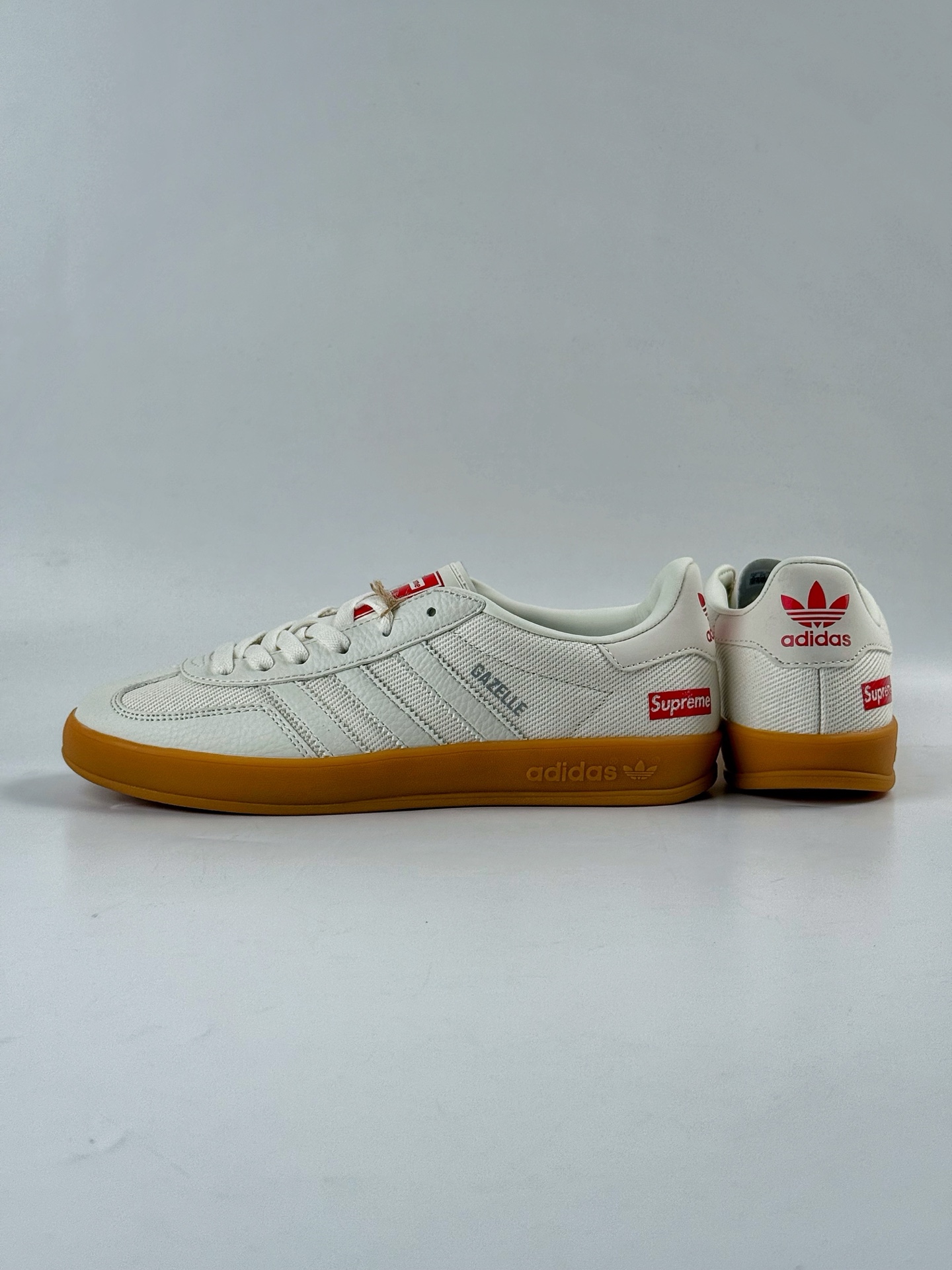 Adidas三叶草SAMBA x Supreme 白红 休闲板鞋 SC9207-723-High Quatity Cheap Brand wholesale wholesaler seller Clothes Bags handbags Sneakers Top Fashion Clothing Shoes from China Factory Chinese suppliers best Quality Beautiful Price Adidas三叶草SAMBA x Supreme 白红 休闲板鞋 SC9207-723