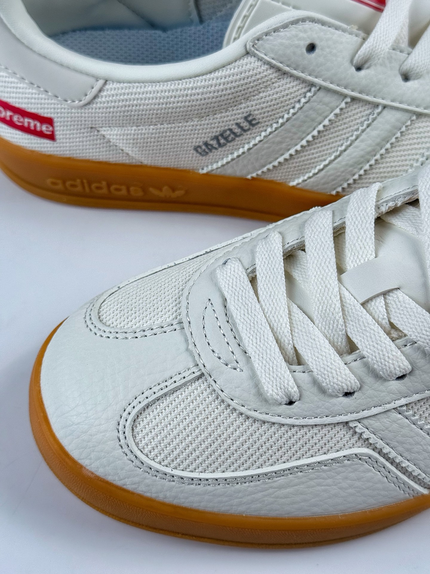 Adidas三叶草SAMBA x Supreme 白红 休闲板鞋 SC9207-723-High Quatity Cheap Brand wholesale wholesaler seller Clothes Bags handbags Sneakers Top Fashion Clothing Shoes from China Factory Chinese suppliers best Quality Beautiful Price Adidas三叶草SAMBA x Supreme 白红 休闲板鞋 SC9207-723