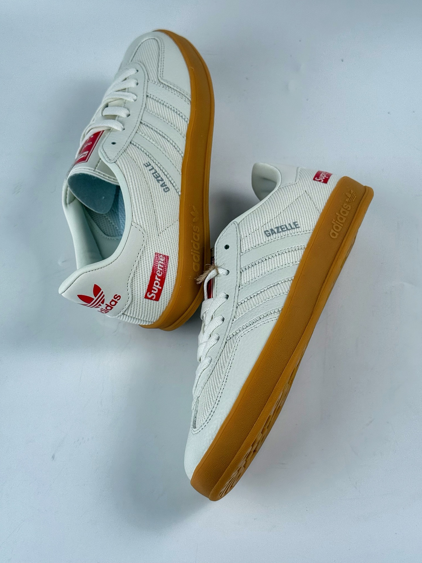 Adidas三叶草SAMBA x Supreme 白红 休闲板鞋 SC9207-723-High Quatity Cheap Brand wholesale wholesaler seller Clothes Bags handbags Sneakers Top Fashion Clothing Shoes from China Factory Chinese suppliers best Quality Beautiful Price Adidas三叶草SAMBA x Supreme 白红 休闲板鞋 SC9207-723