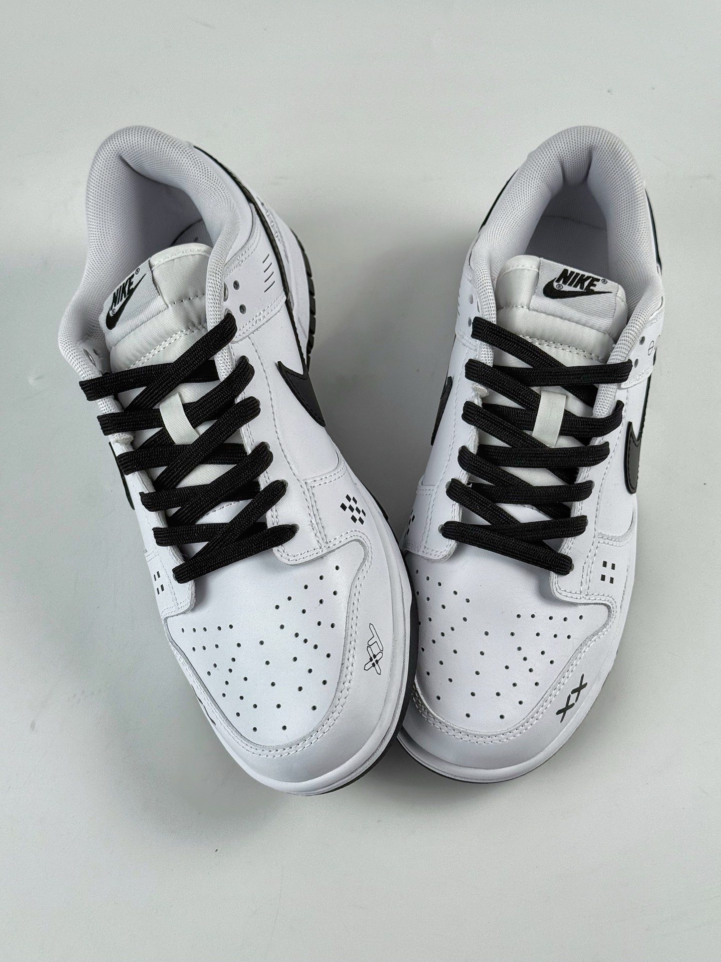 NIKE SB Dunk Low x Just Do It 白黑 WC1220-001