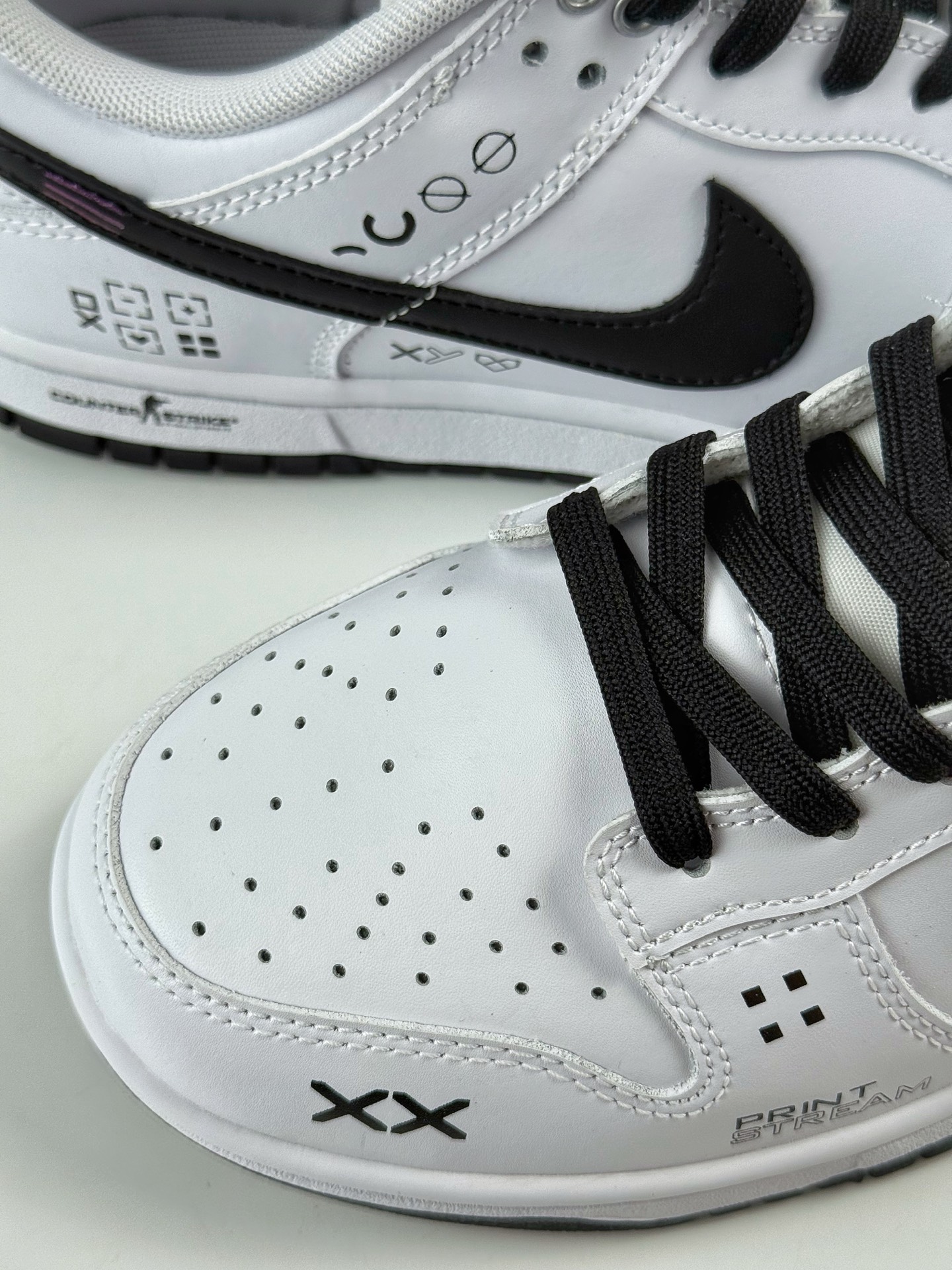 NIKE SB Dunk Low x Just Do It 白黑 WC1220-001