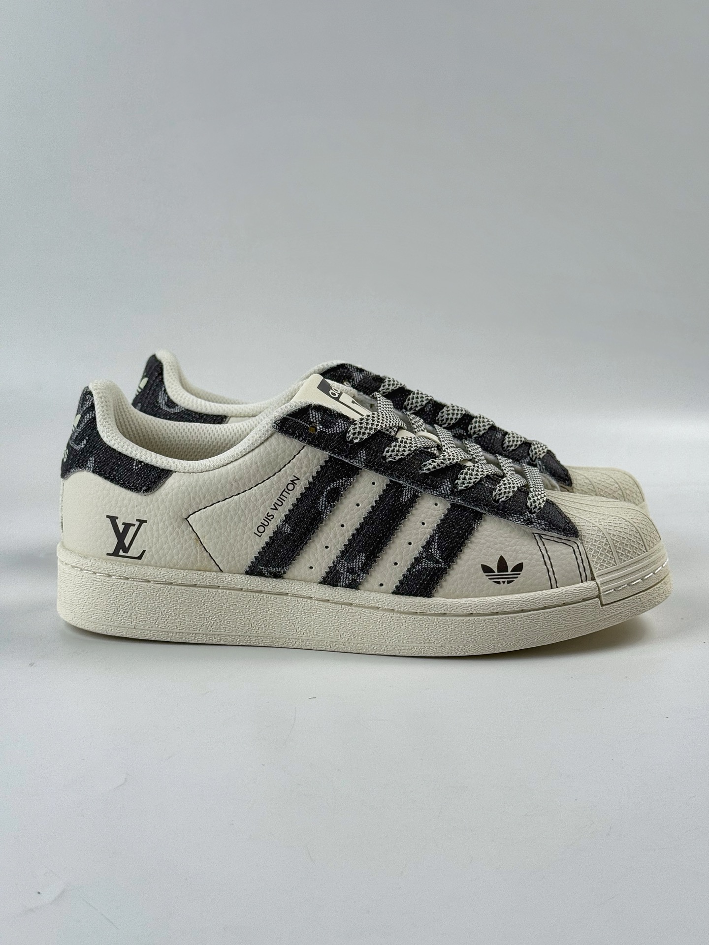 AD Originals Superstar x Louis Vuitton 白黑满天星 XS0016-High Quatity Cheap Brand wholesale wholesaler seller Clothes Bags handbags Sneakers Top Fashion Clothing Shoes from China Factory Chinese suppliers best Quality Beautiful Price AD Originals Superstar x Louis Vuitton 白黑满天星 XS0016