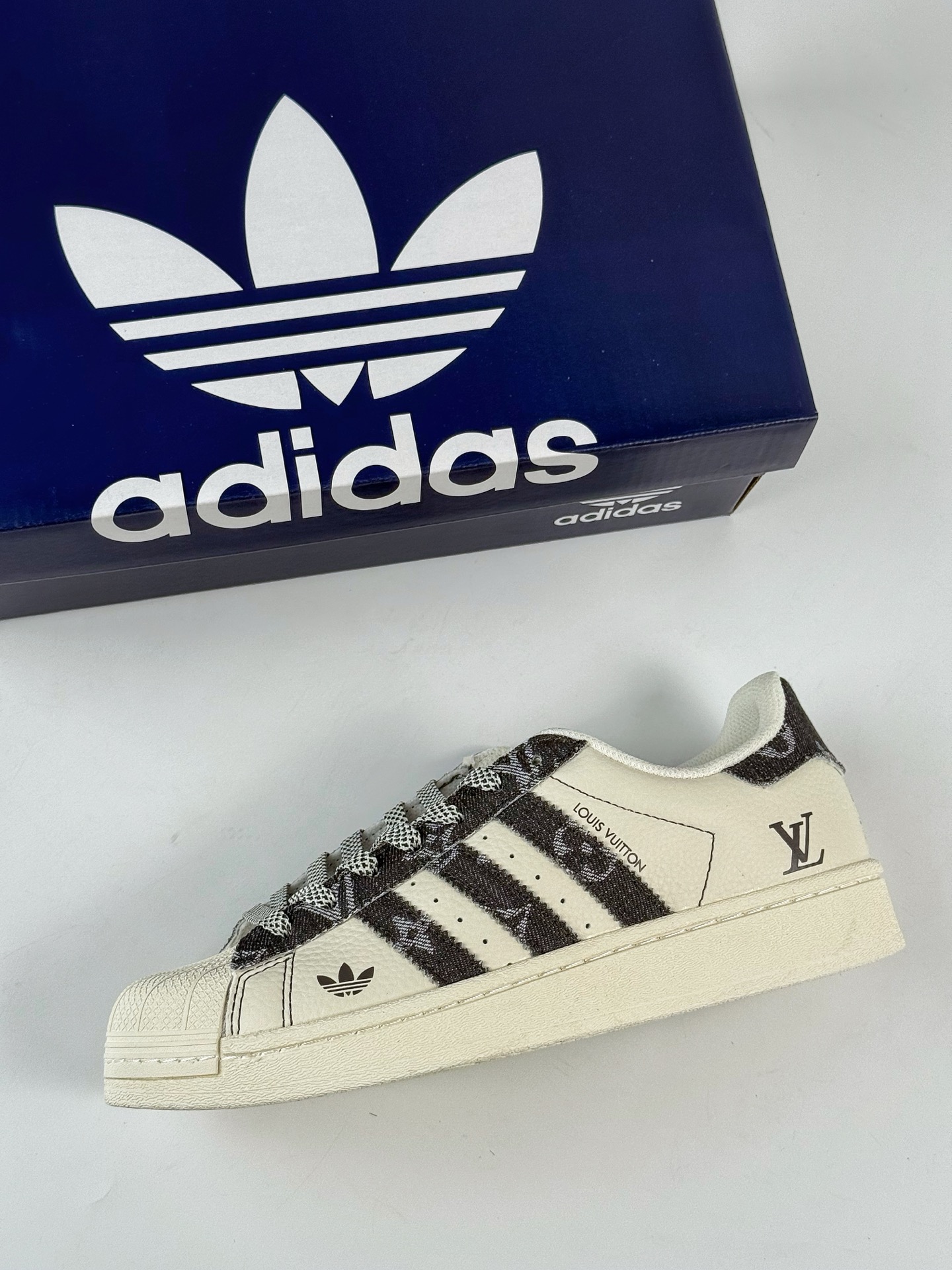AD Originals Superstar x Louis Vuitton 白黑满天星 XS0016-High Quatity Cheap Brand wholesale wholesaler seller Clothes Bags handbags Sneakers Top Fashion Clothing Shoes from China Factory Chinese suppliers best Quality Beautiful Price AD Originals Superstar x Louis Vuitton 白黑满天星 XS0016