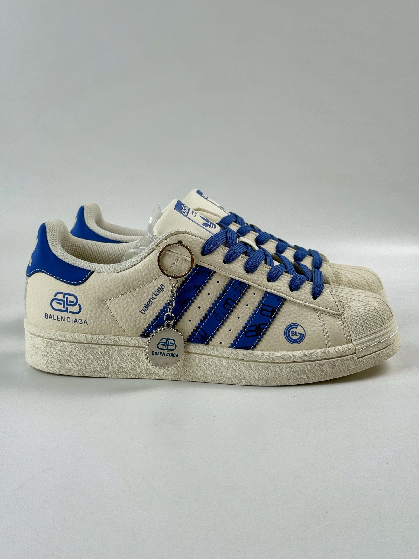 AD Originals Superstar x Balenciaga 白蓝 DS0014-High Quatity Cheap Brand wholesale wholesaler seller Clothes Bags handbags Sneakers Top Fashion Clothing Shoes from China Factory Chinese suppliers best Quality Beautiful Price AD Originals Superstar x Balenciaga 白蓝 DS0014