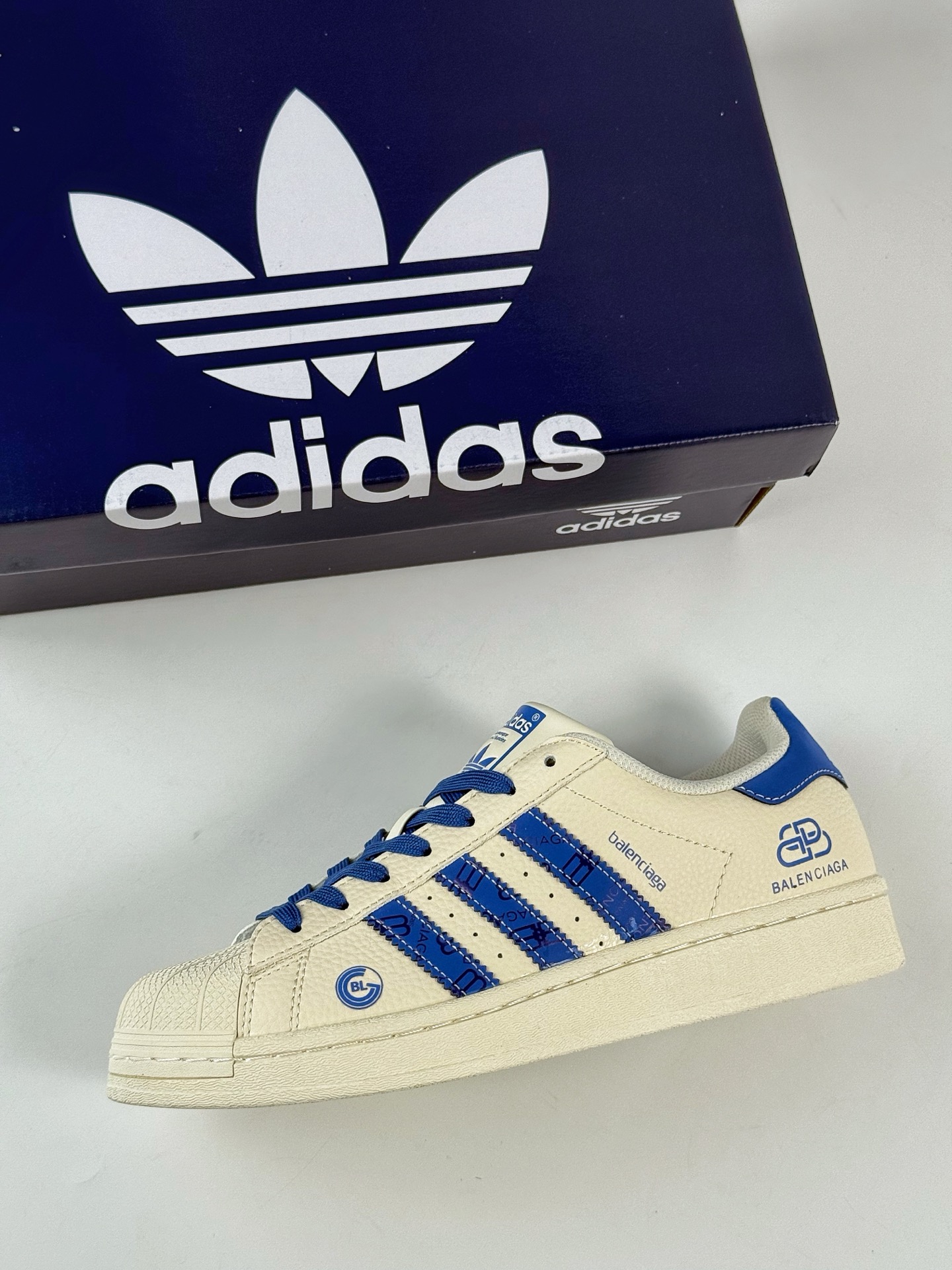 AD Originals Superstar x Balenciaga 白蓝 DS0014-High Quatity Cheap Brand wholesale wholesaler seller Clothes Bags handbags Sneakers Top Fashion Clothing Shoes from China Factory Chinese suppliers best Quality Beautiful Price AD Originals Superstar x Balenciaga 白蓝 DS0014