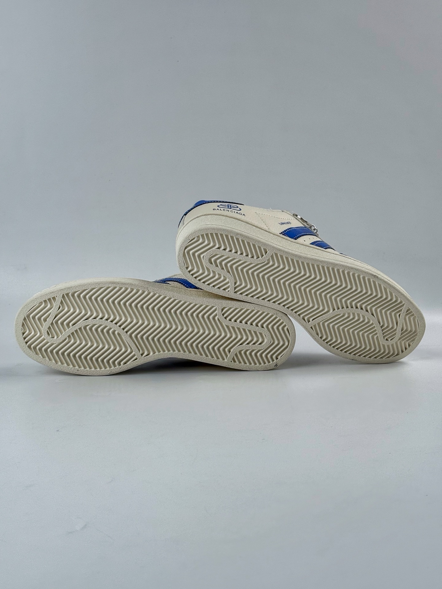 AD Originals Superstar x Balenciaga 白蓝 DS0014-High Quatity Cheap Brand wholesale wholesaler seller Clothes Bags handbags Sneakers Top Fashion Clothing Shoes from China Factory Chinese suppliers best Quality Beautiful Price AD Originals Superstar x Balenciaga 白蓝 DS0014