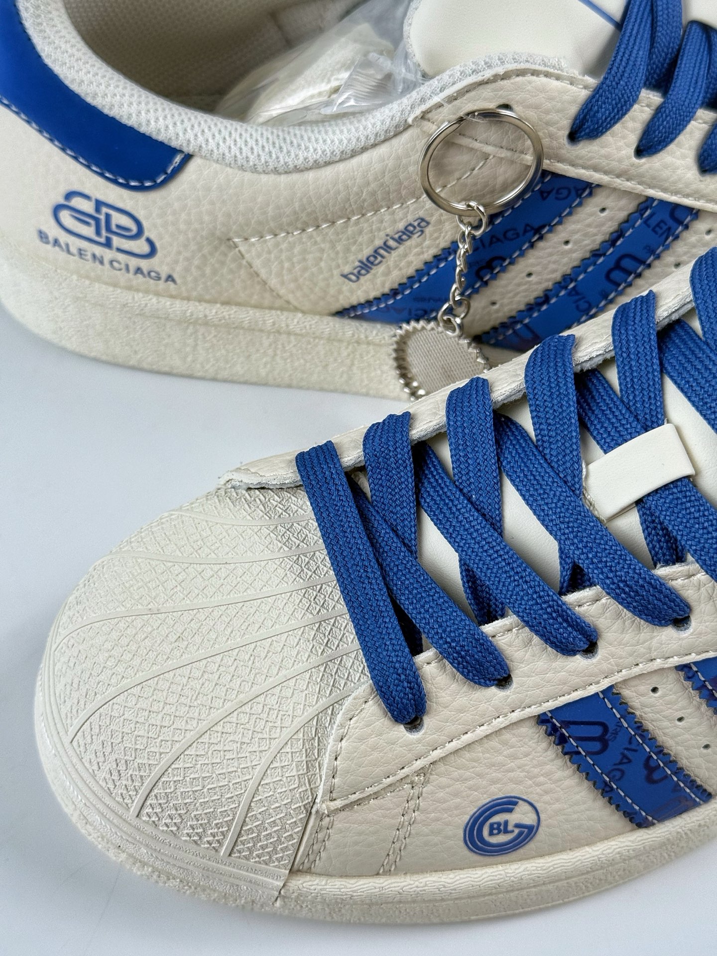 AD Originals Superstar x Balenciaga 白蓝 DS0014-High Quatity Cheap Brand wholesale wholesaler seller Clothes Bags handbags Sneakers Top Fashion Clothing Shoes from China Factory Chinese suppliers best Quality Beautiful Price AD Originals Superstar x Balenciaga 白蓝 DS0014