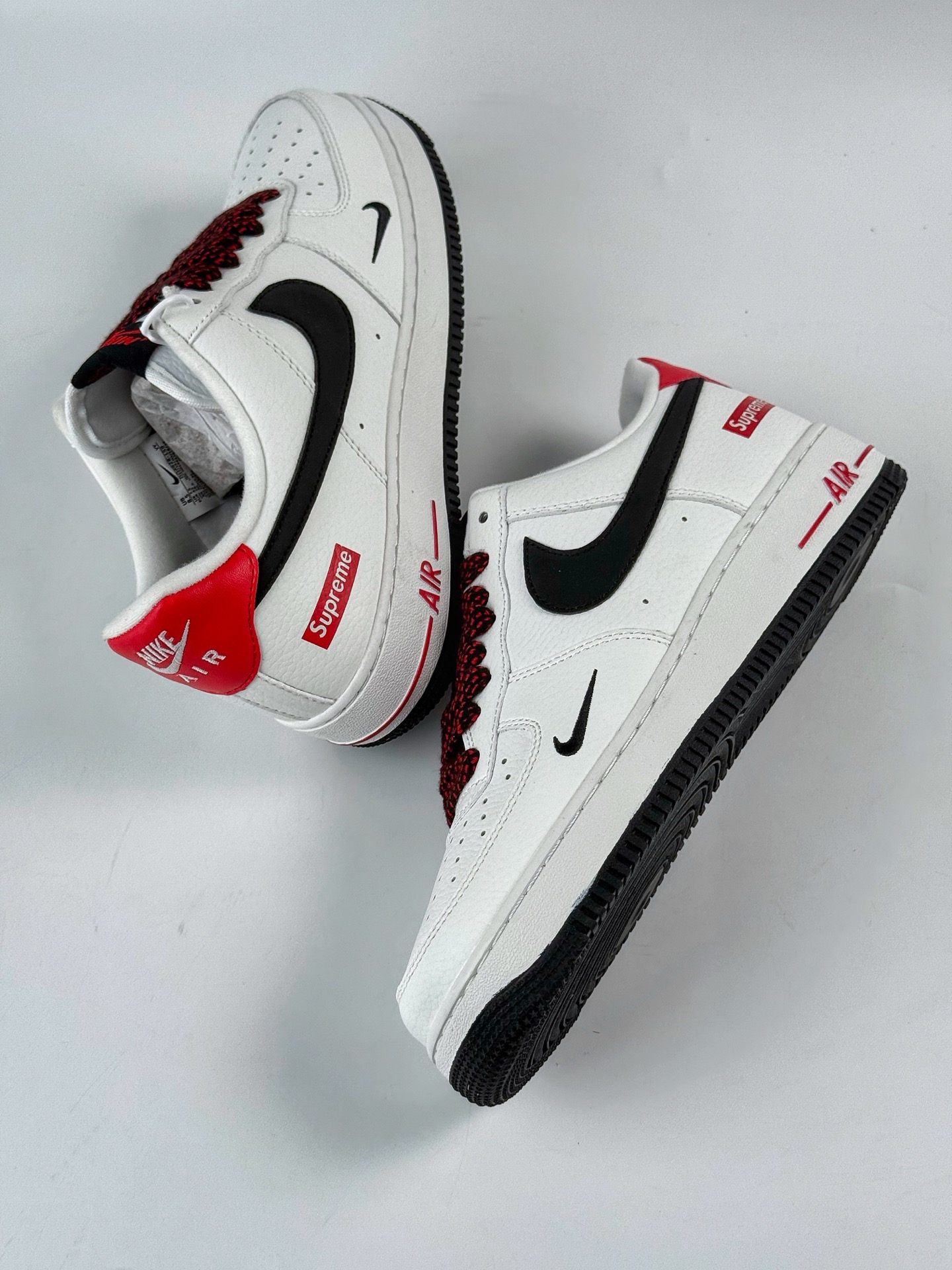 Nike Air Force 1 Low 07 x Supreme 白黑红小勾满天星 DQ6628-159-High Quatity Cheap Brand wholesale wholesaler seller Clothes Bags handbags Sneakers Top Fashion Clothing Shoes from China Factory Chinese suppliers best Quality Beautiful Price Nike Air Force 1 Low 07 x Supreme 白黑红小勾满天星 DQ6628-159