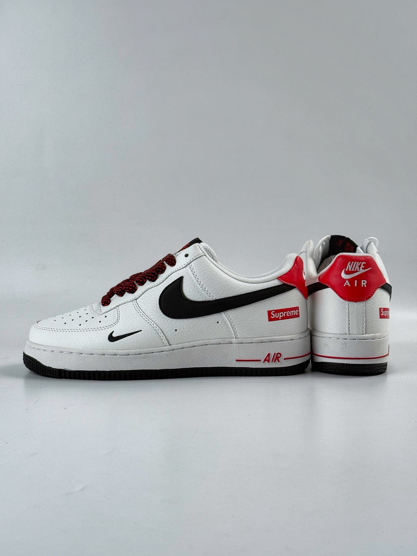 Nike Air Force 1 Low 07 x Supreme 白黑红小勾满天星 DQ6628-159-High Quatity Cheap Brand wholesale wholesaler seller Clothes Bags handbags Sneakers Top Fashion Clothing Shoes from China Factory Chinese suppliers best Quality Beautiful Price Nike Air Force 1 Low 07 x Supreme 白黑红小勾满天星 DQ6628-159
