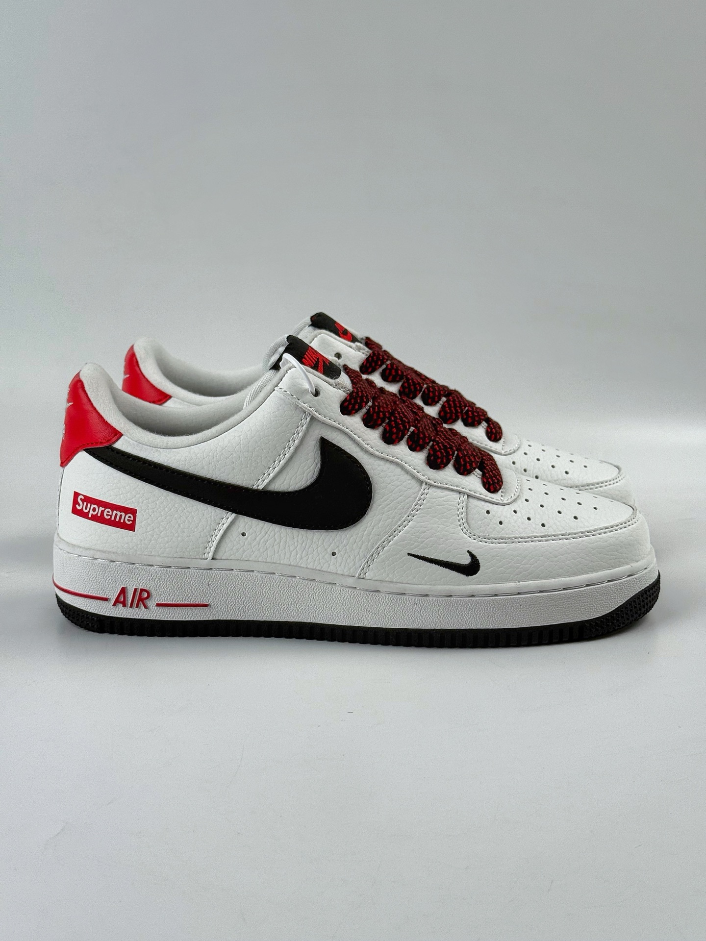 Nike Air Force 1 Low 07 x Supreme 白黑红小勾满天星 DQ6628-159-High Quatity Cheap Brand wholesale wholesaler seller Clothes Bags handbags Sneakers Top Fashion Clothing Shoes from China Factory Chinese suppliers best Quality Beautiful Price Nike Air Force 1 Low 07 x Supreme 白黑红小勾满天星 DQ6628-159