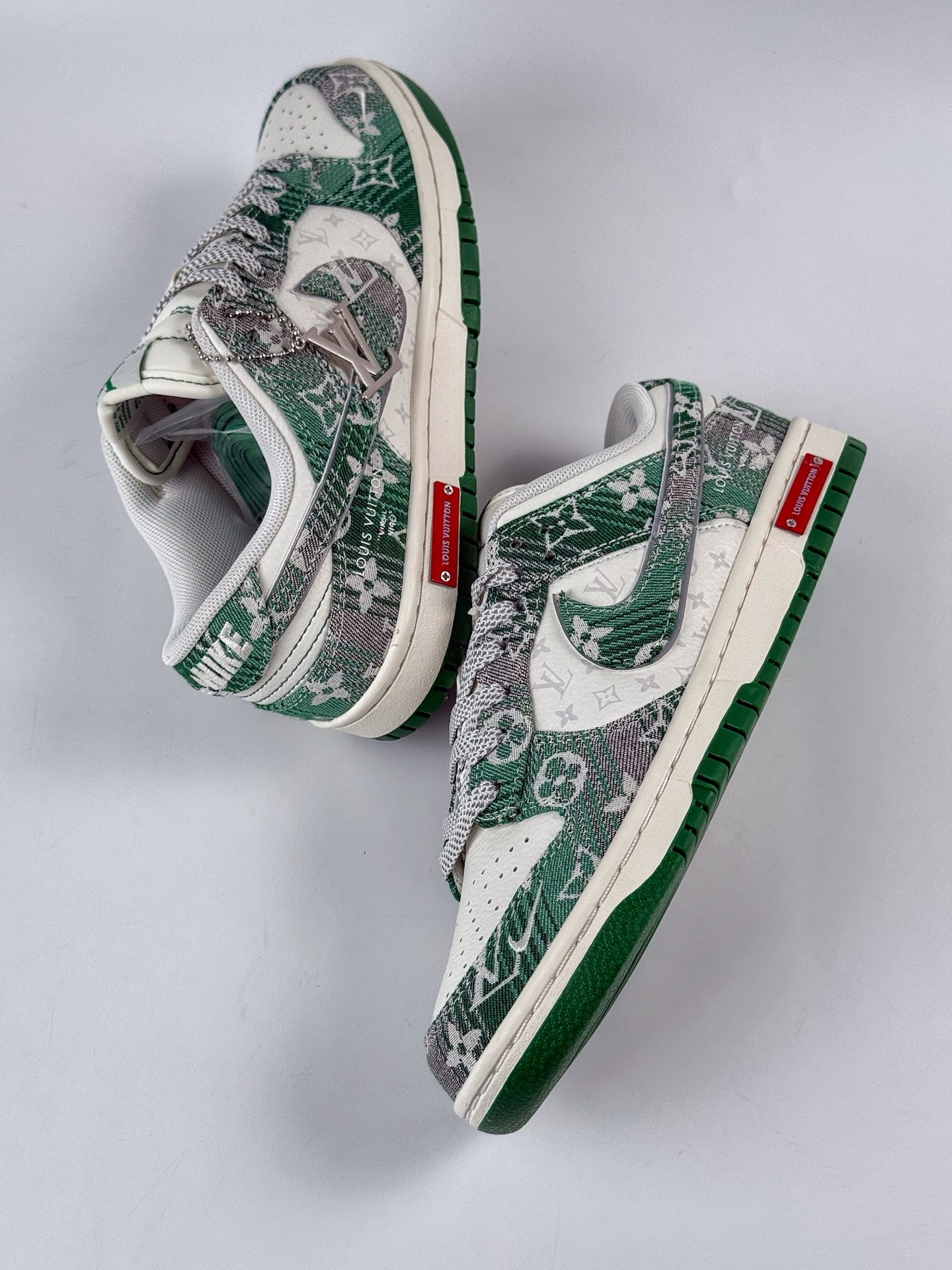 Nike SB Dunk Low x Louis Vuitton 绿白小勾满天星 SC9772-811