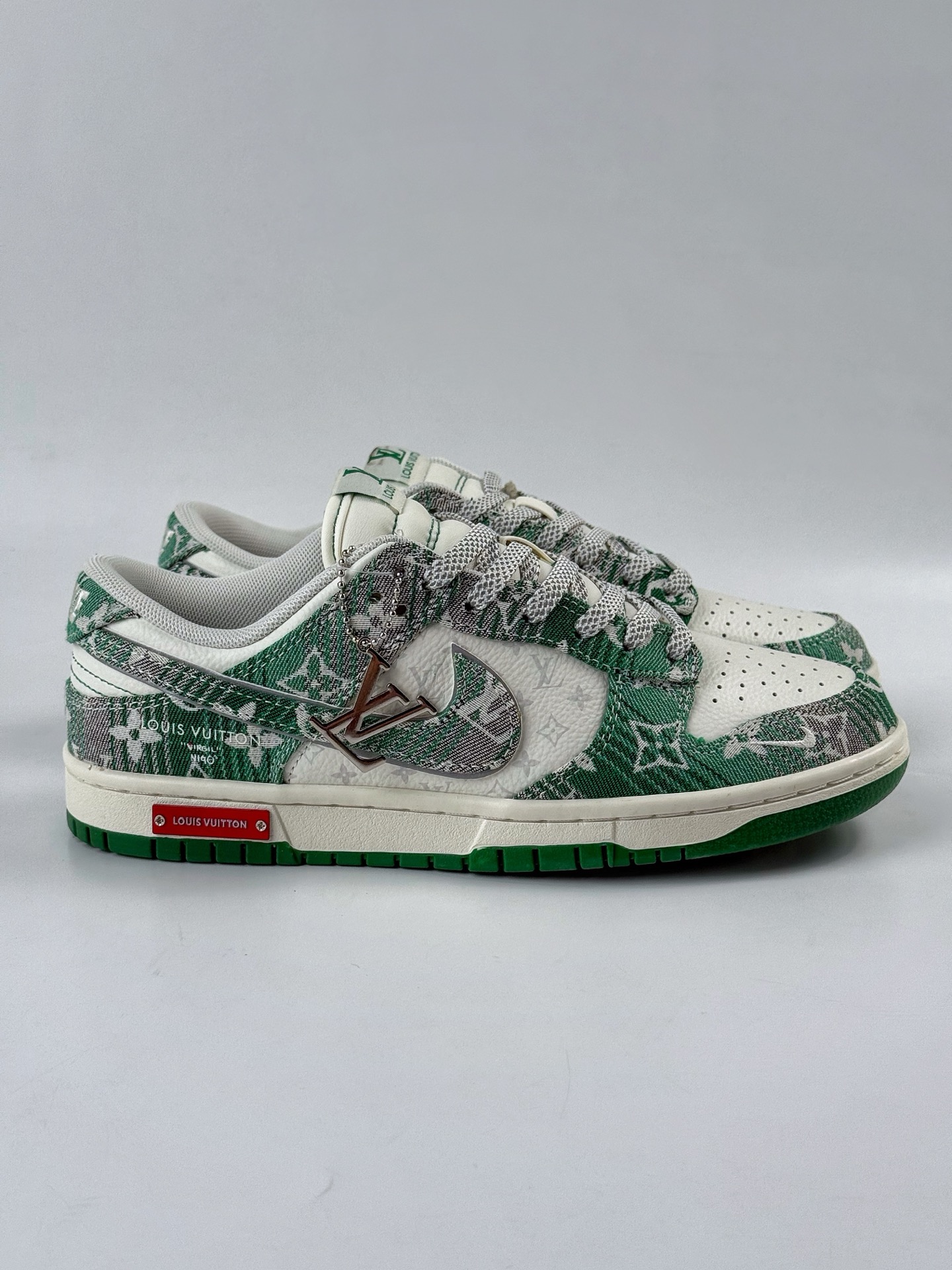 Nike SB Dunk Low x Louis Vuitton 绿白小勾满天星 SC9772-811