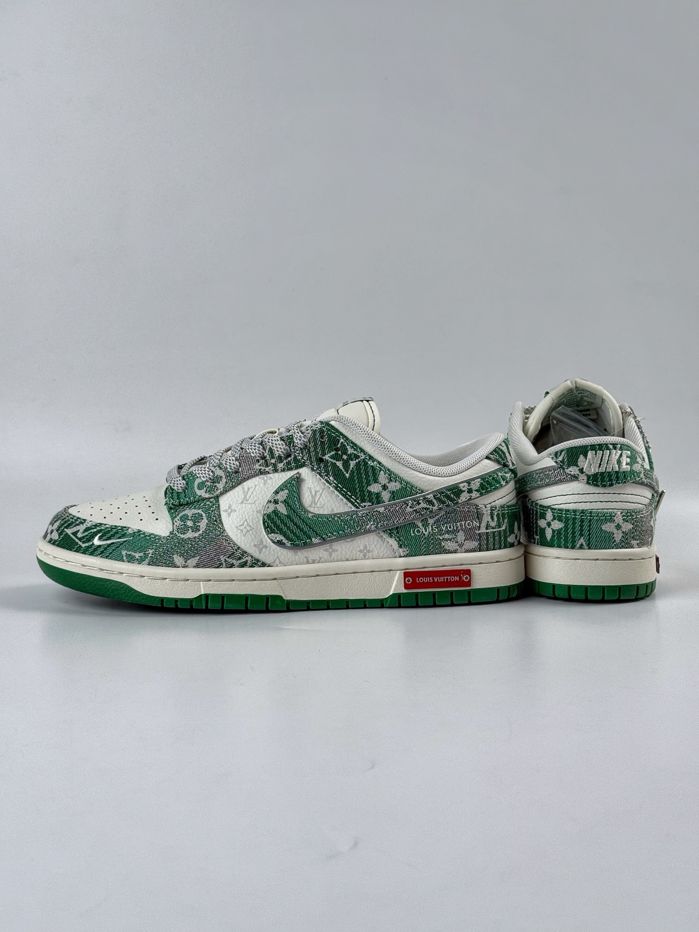 Nike SB Dunk Low x Louis Vuitton 绿白小勾满天星 SC9772-811