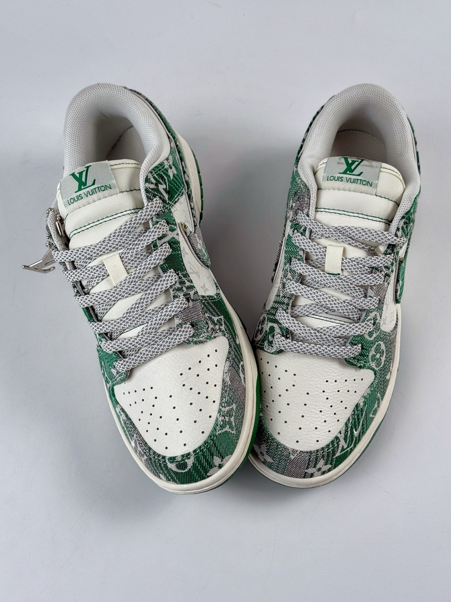 Nike SB Dunk Low x Louis Vuitton 绿白小勾满天星 SC9772-811