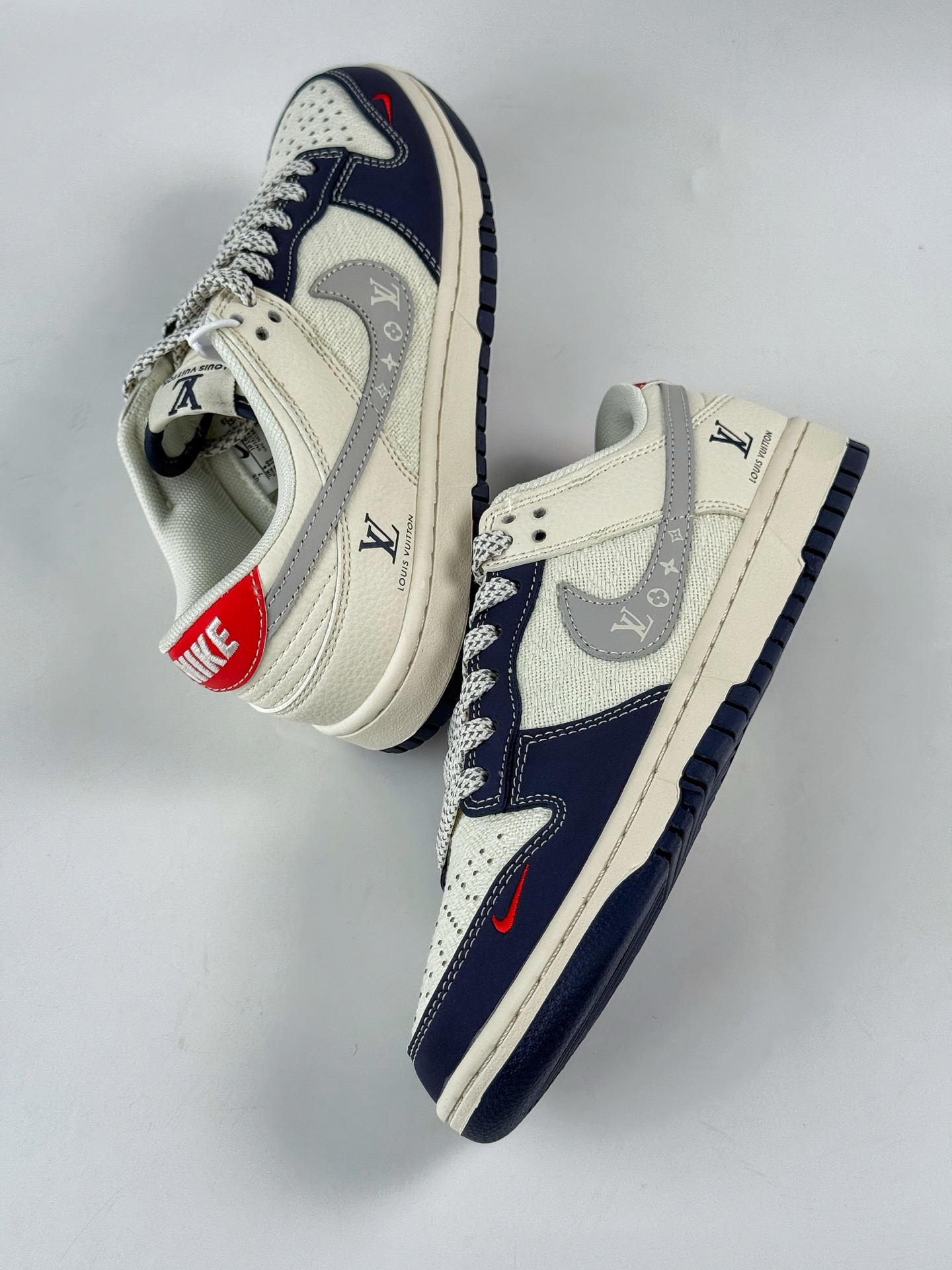 Nike Jordan Air Jordan 1“LV联名——蓝红帆布拼接” 高端定制 搭配灰色勾印花 JP1628-004