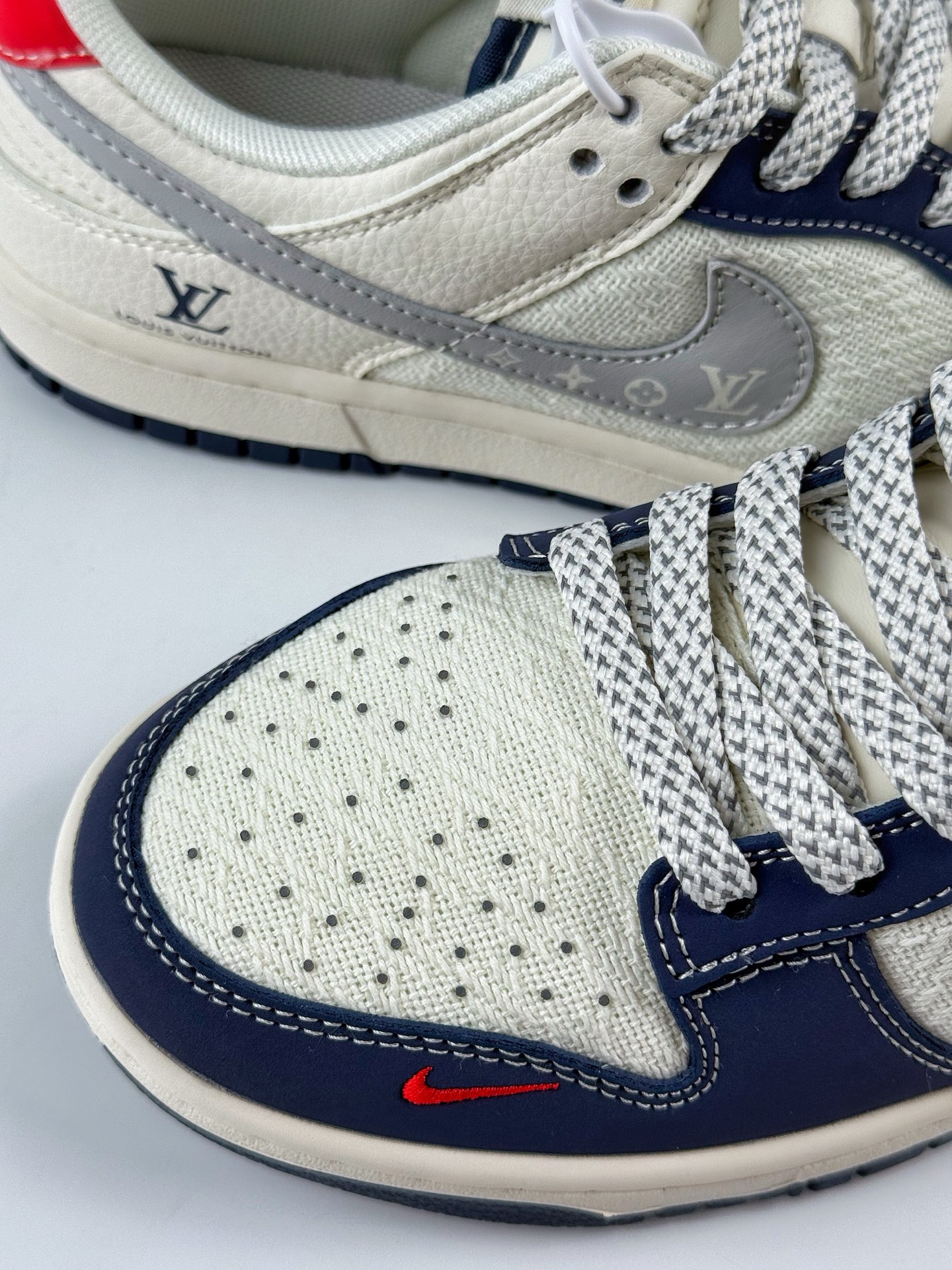 Nike Jordan Air Jordan 1“LV联名——蓝红帆布拼接” 高端定制 搭配灰色勾印花 JP1628-004