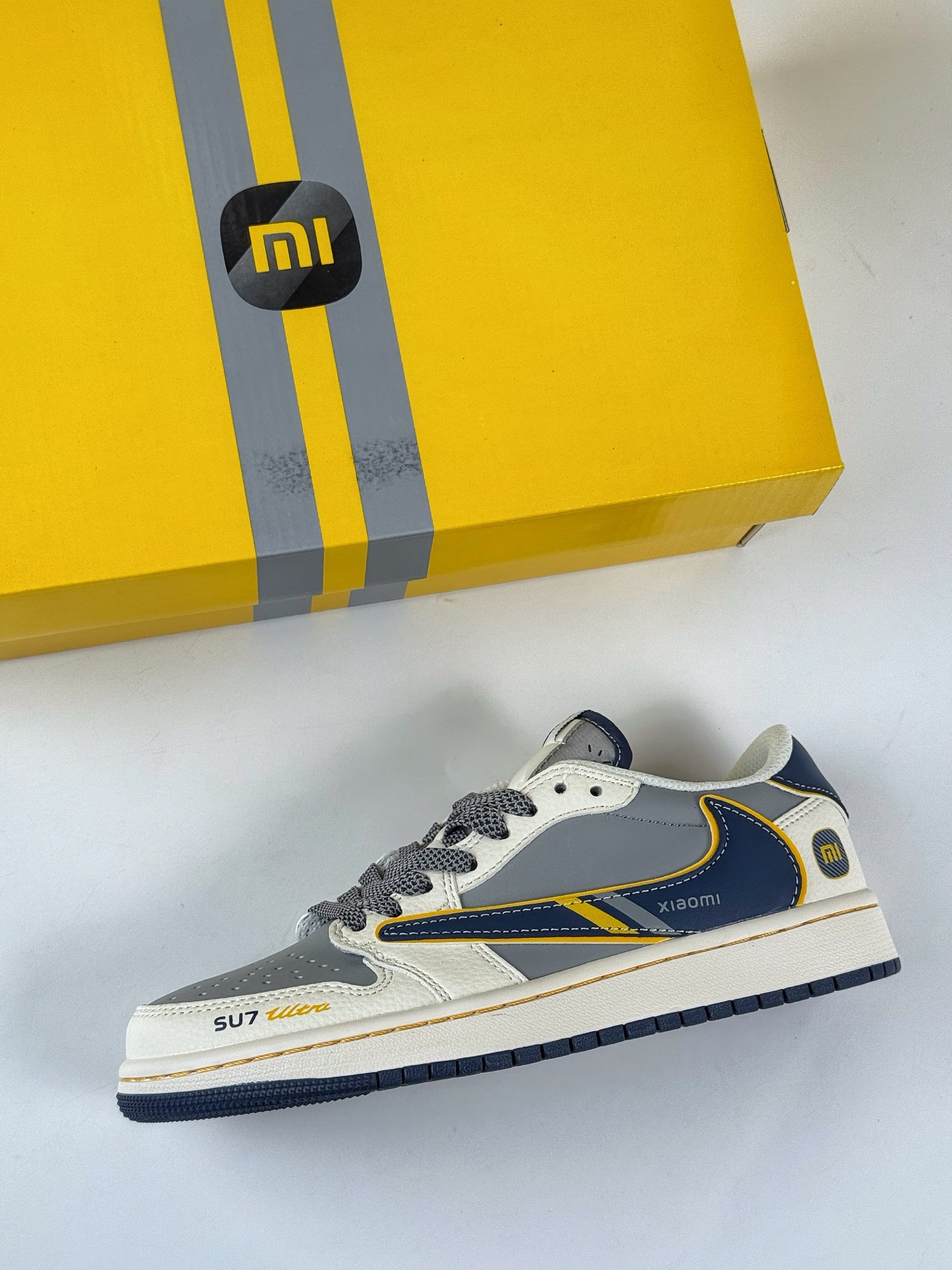 Travis Scott x Nike Air Jordan 1 Low x SU7 Ultra Air Jordan 1 Low 反转白灰满天星倒钩 XX3168-212