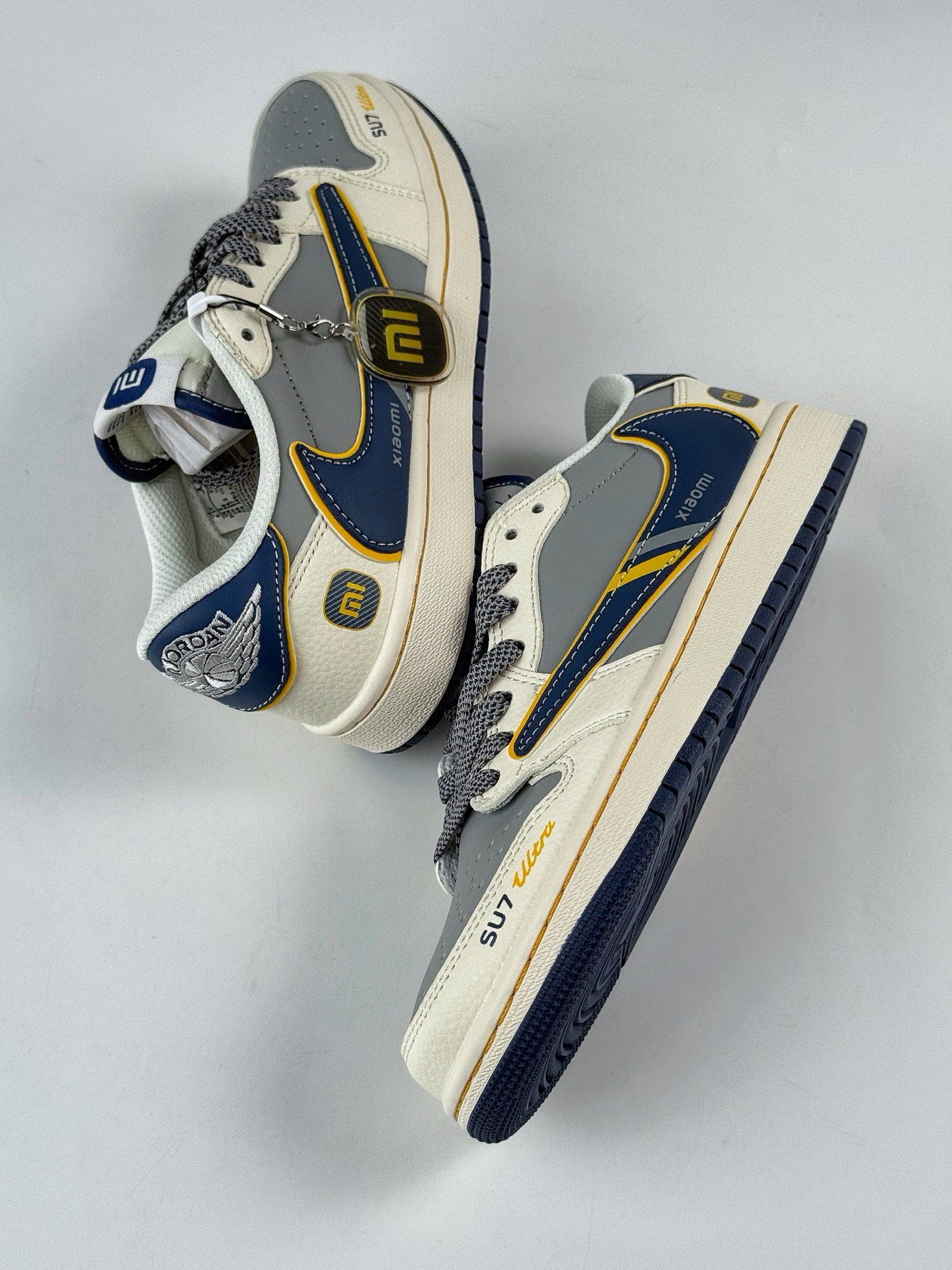 Travis Scott x Nike Air Jordan 1 Low x SU7 Ultra Air Jordan 1 Low 反转白灰满天星倒钩 XX3168-212