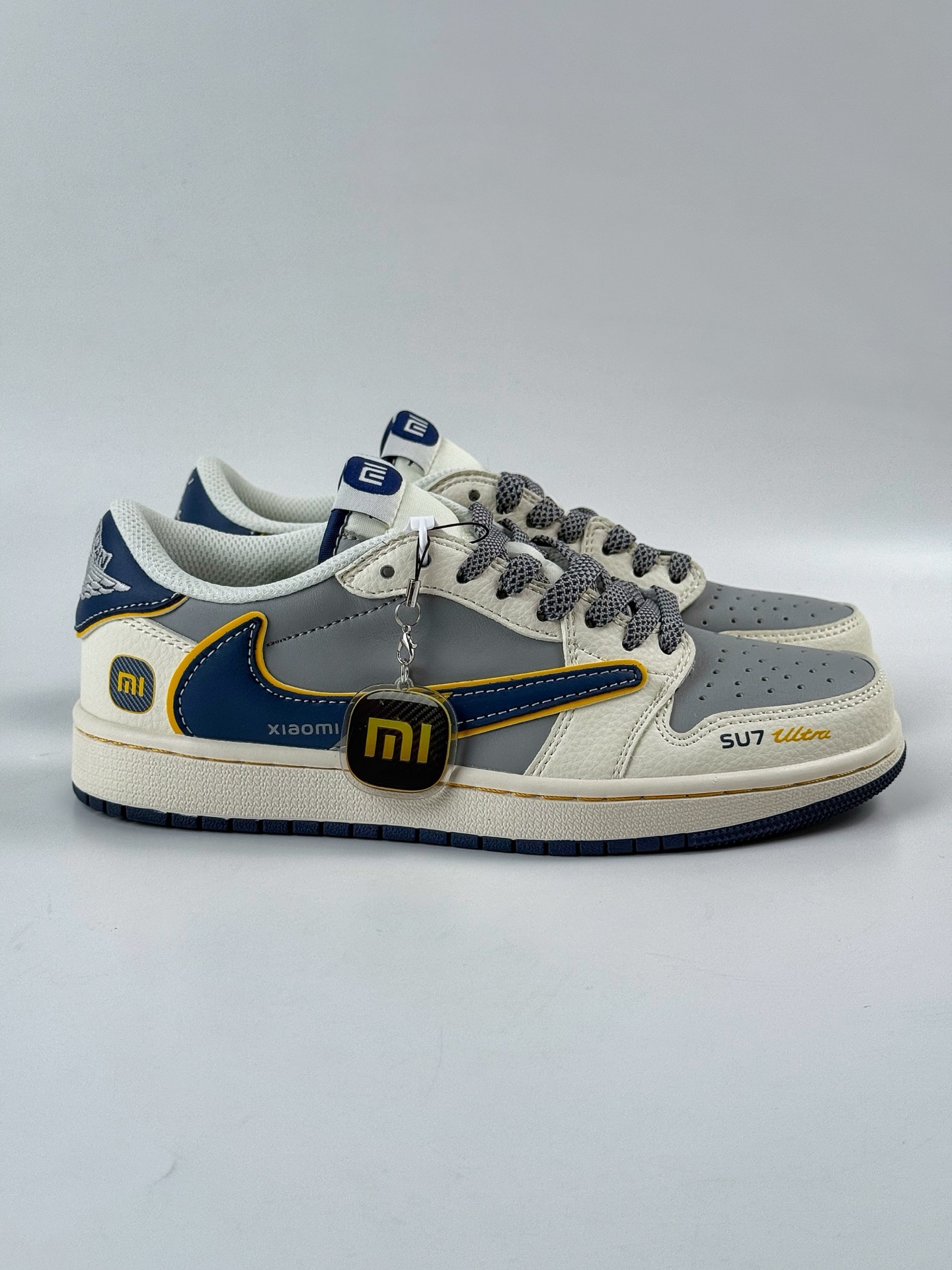 Travis Scott x Nike Air Jordan 1 Low x SU7 Ultra Air Jordan 1 Low 反转白灰满天星倒钩 XX3168-212