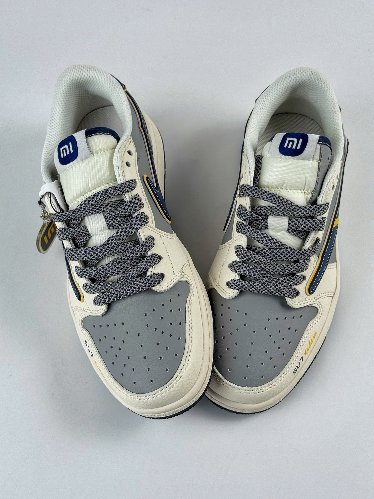 Travis Scott x Nike Air Jordan 1 Low x SU7 Ultra Air Jordan 1 Low 反转白灰满天星倒钩 XX3168-212