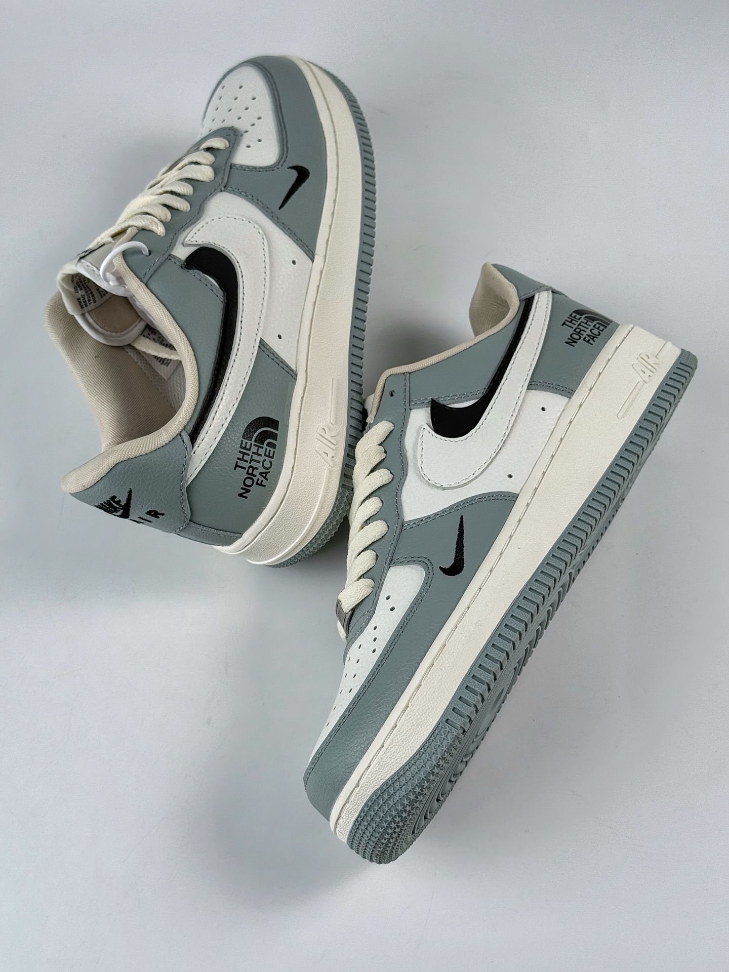 Nike Air Force 1 Low 07 x The North Face 灰白双勾小勾 AM1588-003-High Quatity Cheap Brand wholesale wholesaler seller Clothes Bags handbags Sneakers Top Fashion Clothing Shoes from China Factory Chinese suppliers best Quality Beautiful Price Nike Air Force 1 Low 07 x The North Face 灰白双勾小勾 AM1588-003