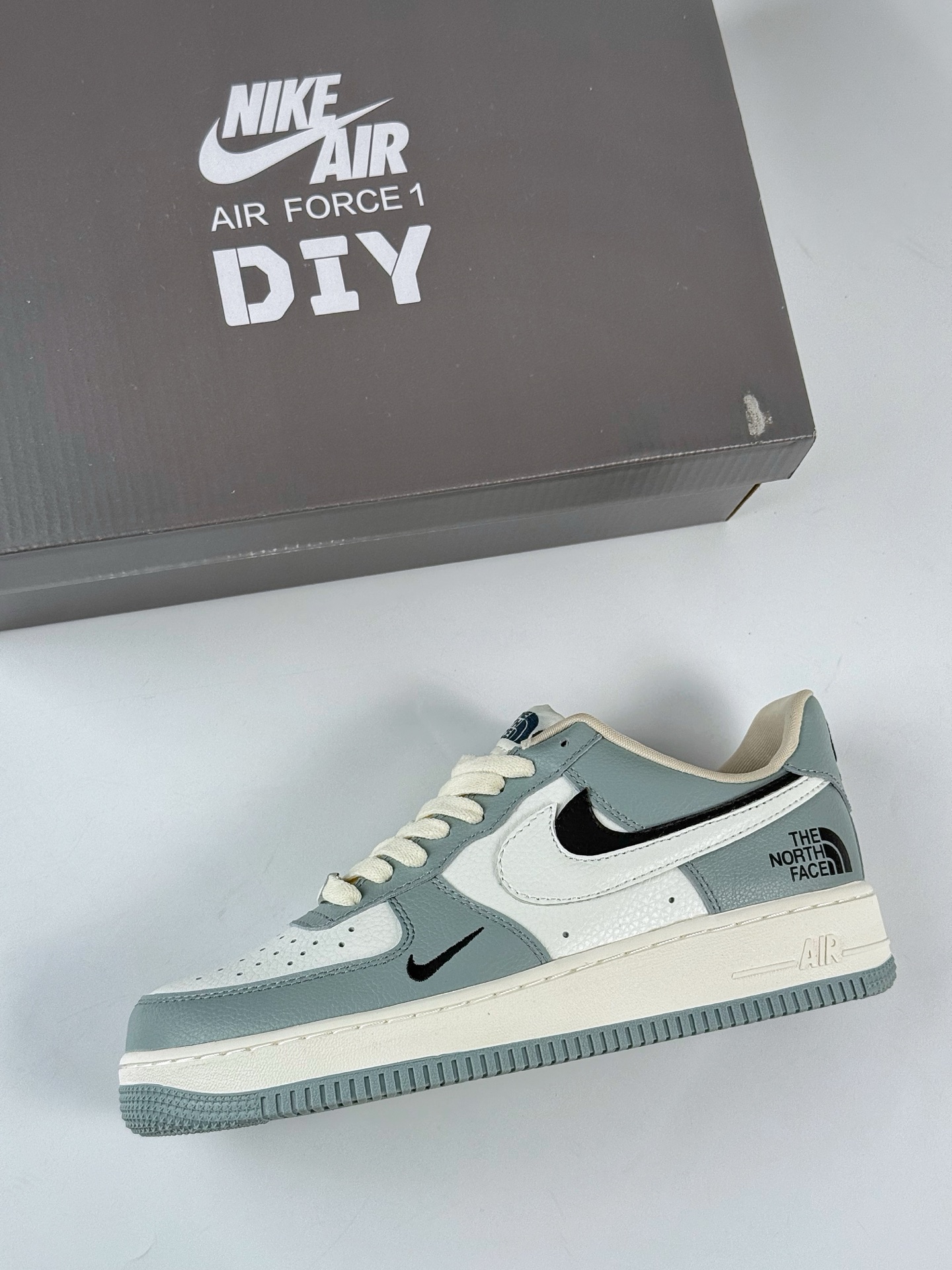 Nike Air Force 1 Low 07 x The North Face 灰白双勾小勾 AM1588-003-High Quatity Cheap Brand wholesale wholesaler seller Clothes Bags handbags Sneakers Top Fashion Clothing Shoes from China Factory Chinese suppliers best Quality Beautiful Price Nike Air Force 1 Low 07 x The North Face 灰白双勾小勾 AM1588-003