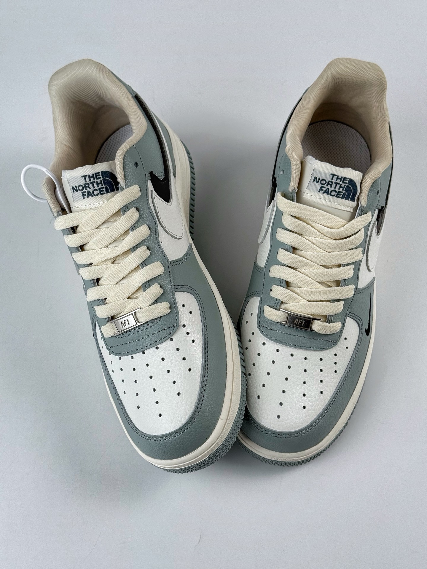 Nike Air Force 1 Low 07 x The North Face 灰白双勾小勾 AM1588-003-High Quatity Cheap Brand wholesale wholesaler seller Clothes Bags handbags Sneakers Top Fashion Clothing Shoes from China Factory Chinese suppliers best Quality Beautiful Price Nike Air Force 1 Low 07 x The North Face 灰白双勾小勾 AM1588-003