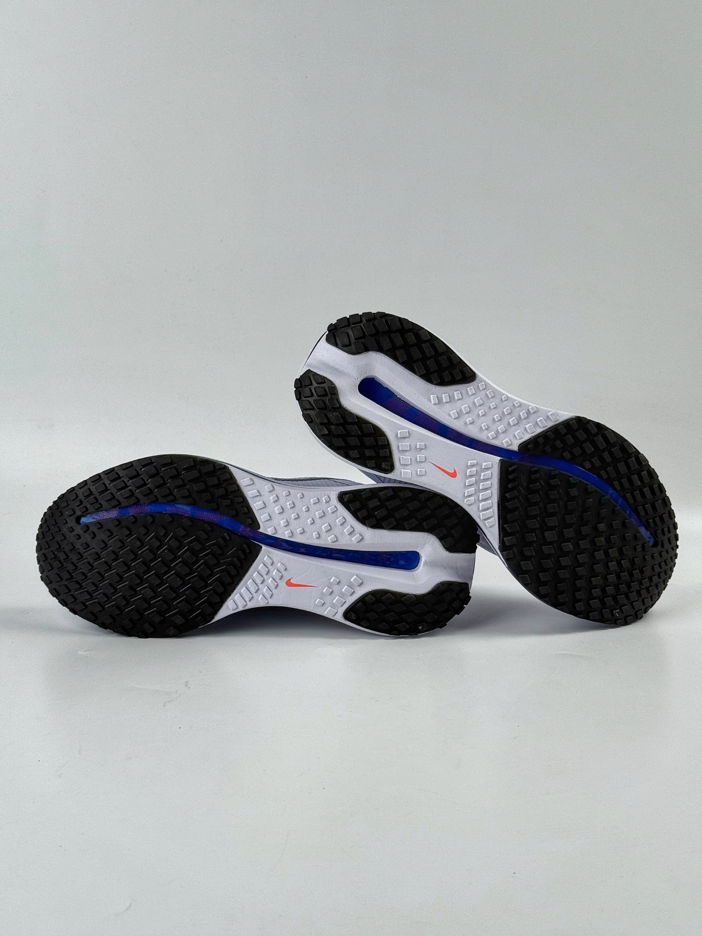 Nike Pegasus Premium 减震防滑耐磨透气 低帮跑步鞋 HQ2593-004