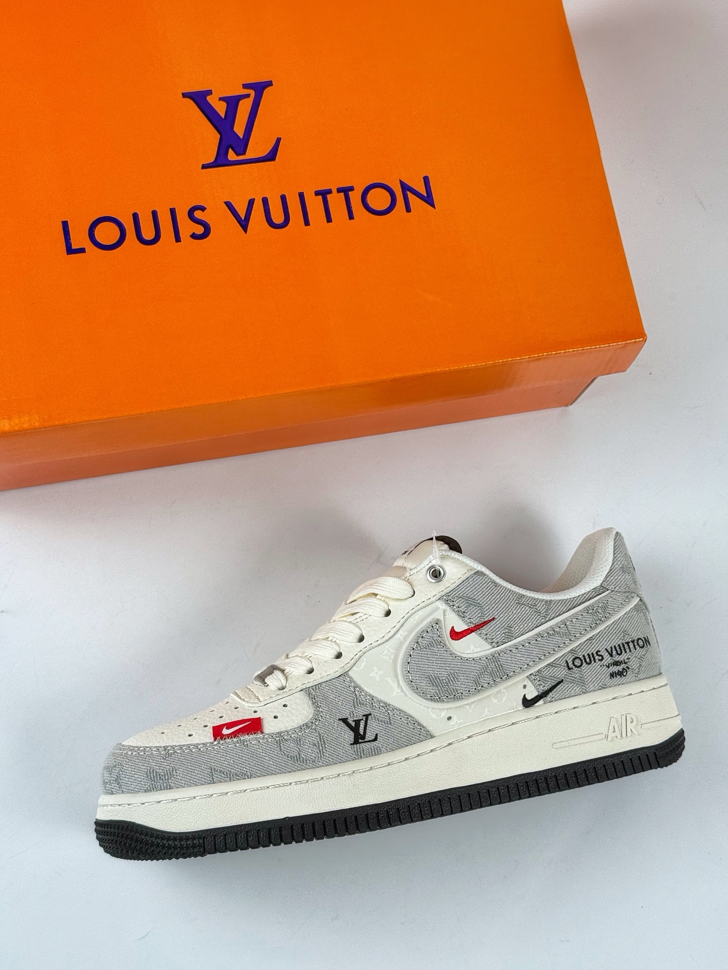 Nike Air Force 1 Low 07 x Louis Vuitton 灰白双小勾 YX5066-343