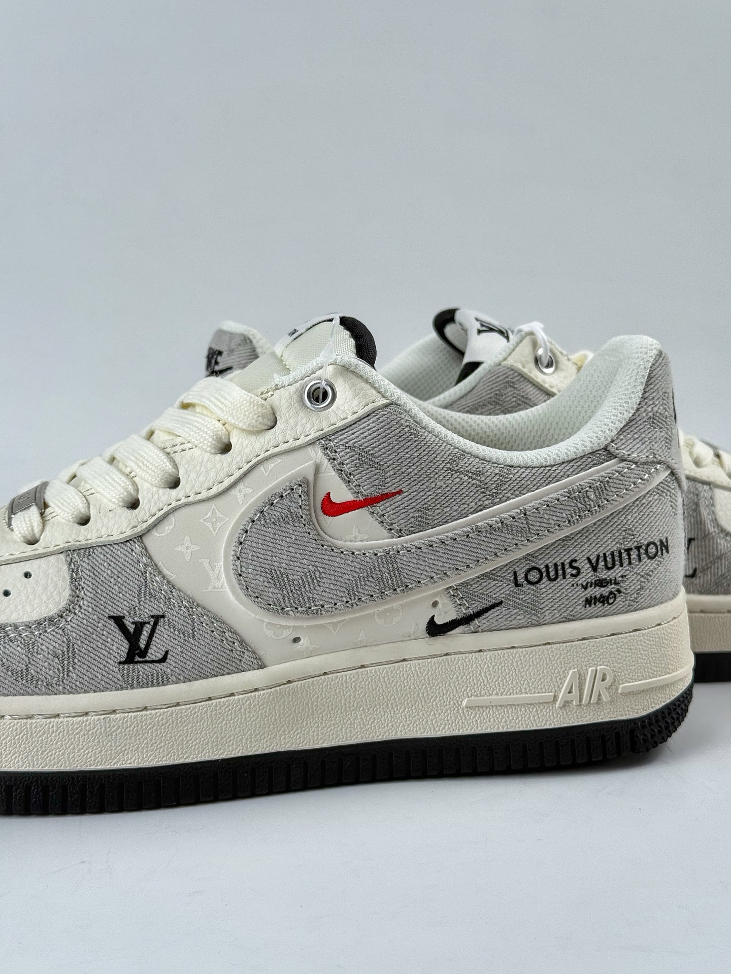 Nike Air Force 1 Low 07 x Louis Vuitton 灰白双小勾 YX5066-343