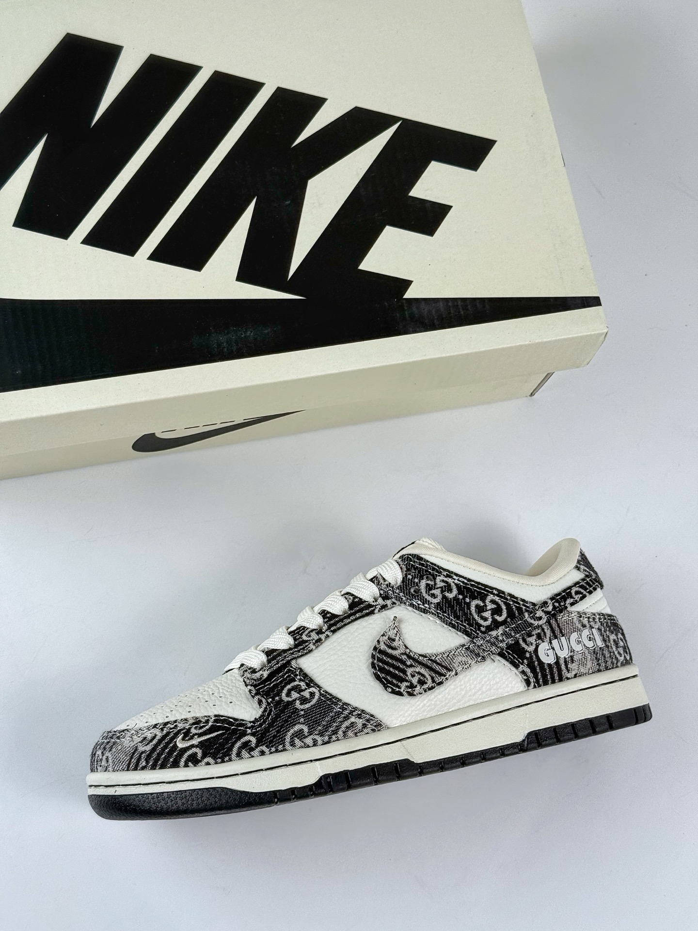 Nike SB Dunk Low x GUCCI 黑白小勾 SC9207-418-莆田鞋,莆田鞋货源,高仿鞋,高仿鞋货源,安福档口,莆田高仿鞋,莆田鞋批发,高仿鞋批发,莆田高仿运动鞋,高仿运动鞋,莆田运动鞋 Nike SB Dunk Low x GUCCI 黑白小勾 SC9207-418