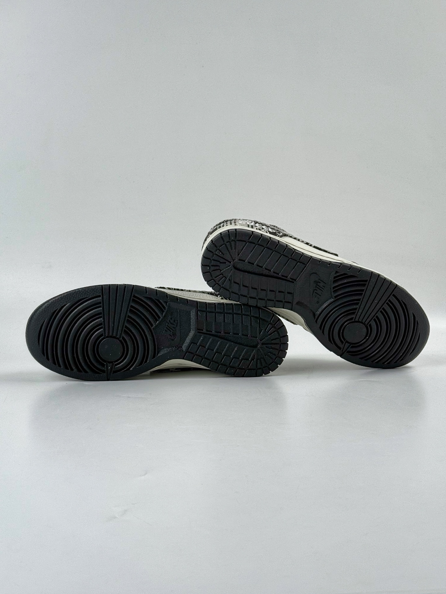 Nike SB Dunk Low x GUCCI 黑白小勾 SC9207-418-莆田鞋,莆田鞋货源,高仿鞋,高仿鞋货源,安福档口,莆田高仿鞋,莆田鞋批发,高仿鞋批发,莆田高仿运动鞋,高仿运动鞋,莆田运动鞋 Nike SB Dunk Low x GUCCI 黑白小勾 SC9207-418