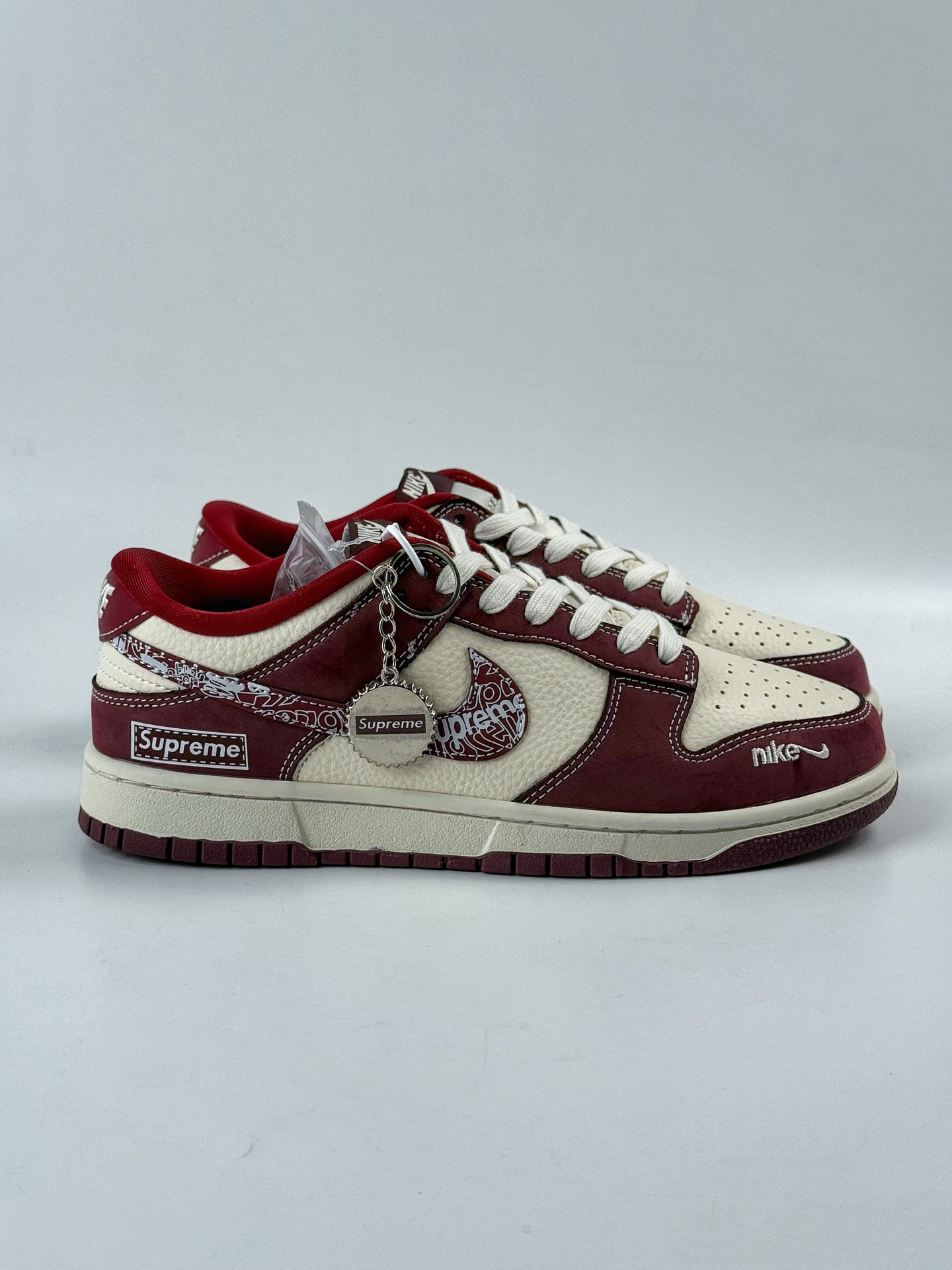 Nike SB Dunk Low x superme 红白小勾 KK1333-047