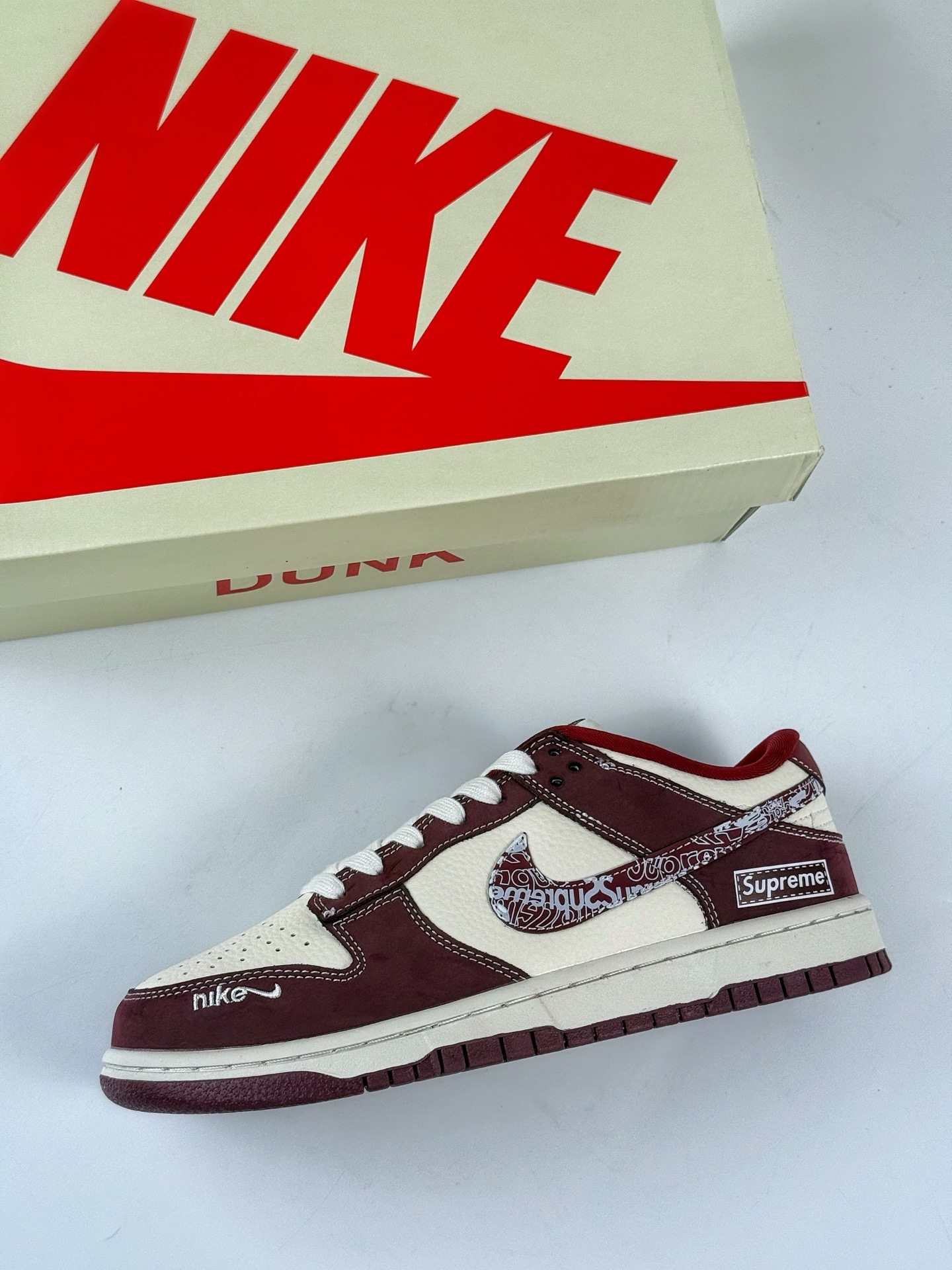 Nike SB Dunk Low x superme 红白小勾 KK1333-047