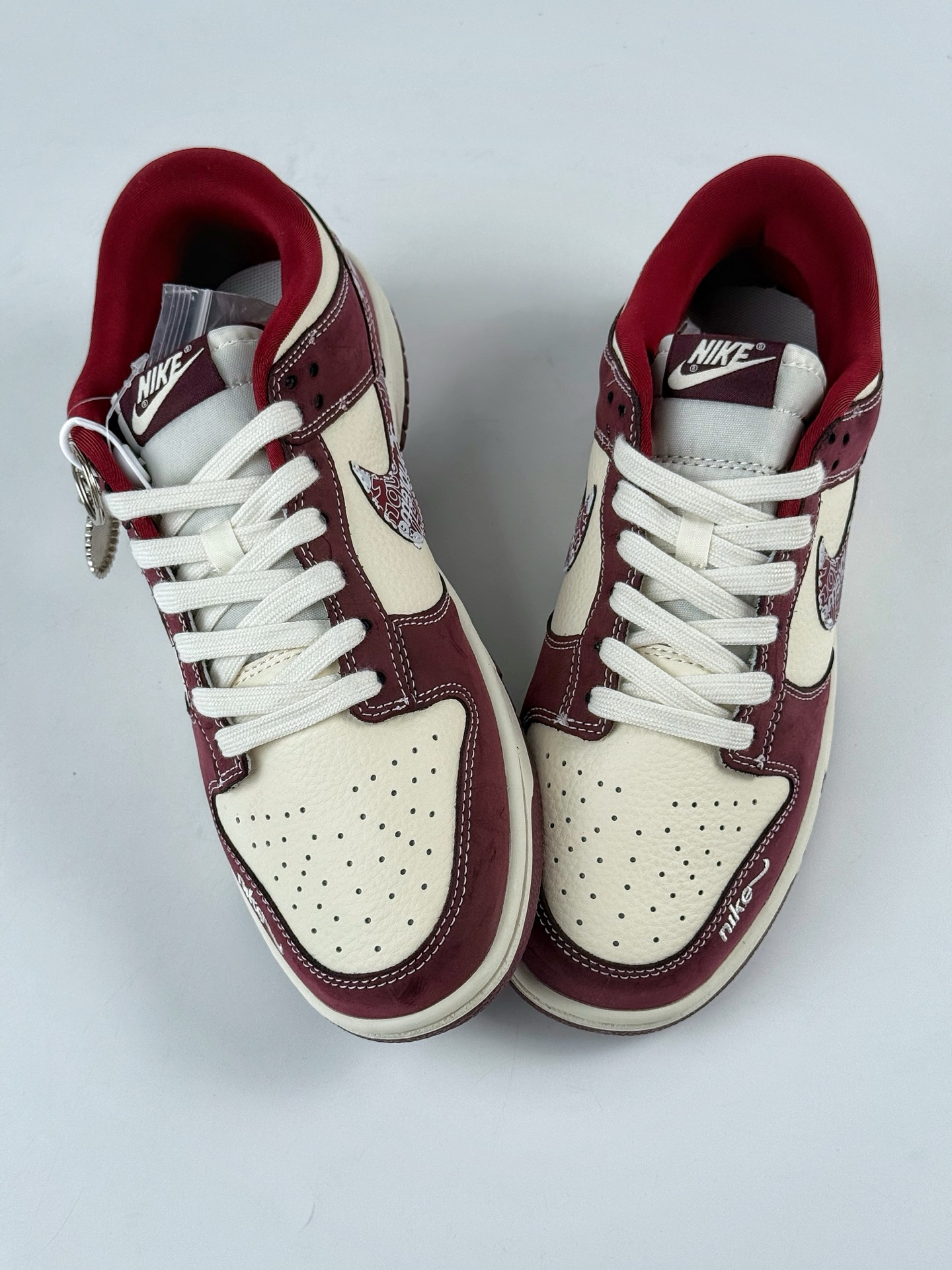 Nike SB Dunk Low x superme 红白小勾 KK1333-047