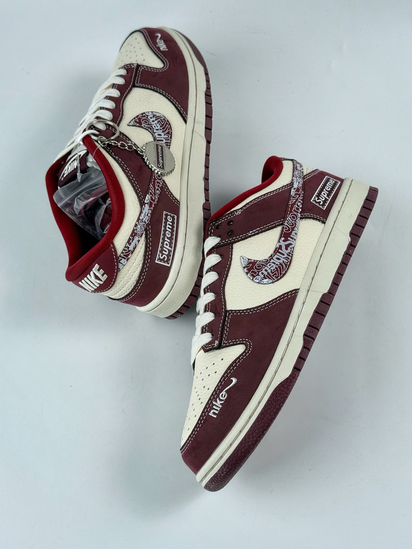Nike SB Dunk Low x superme 红白小勾 KK1333-047