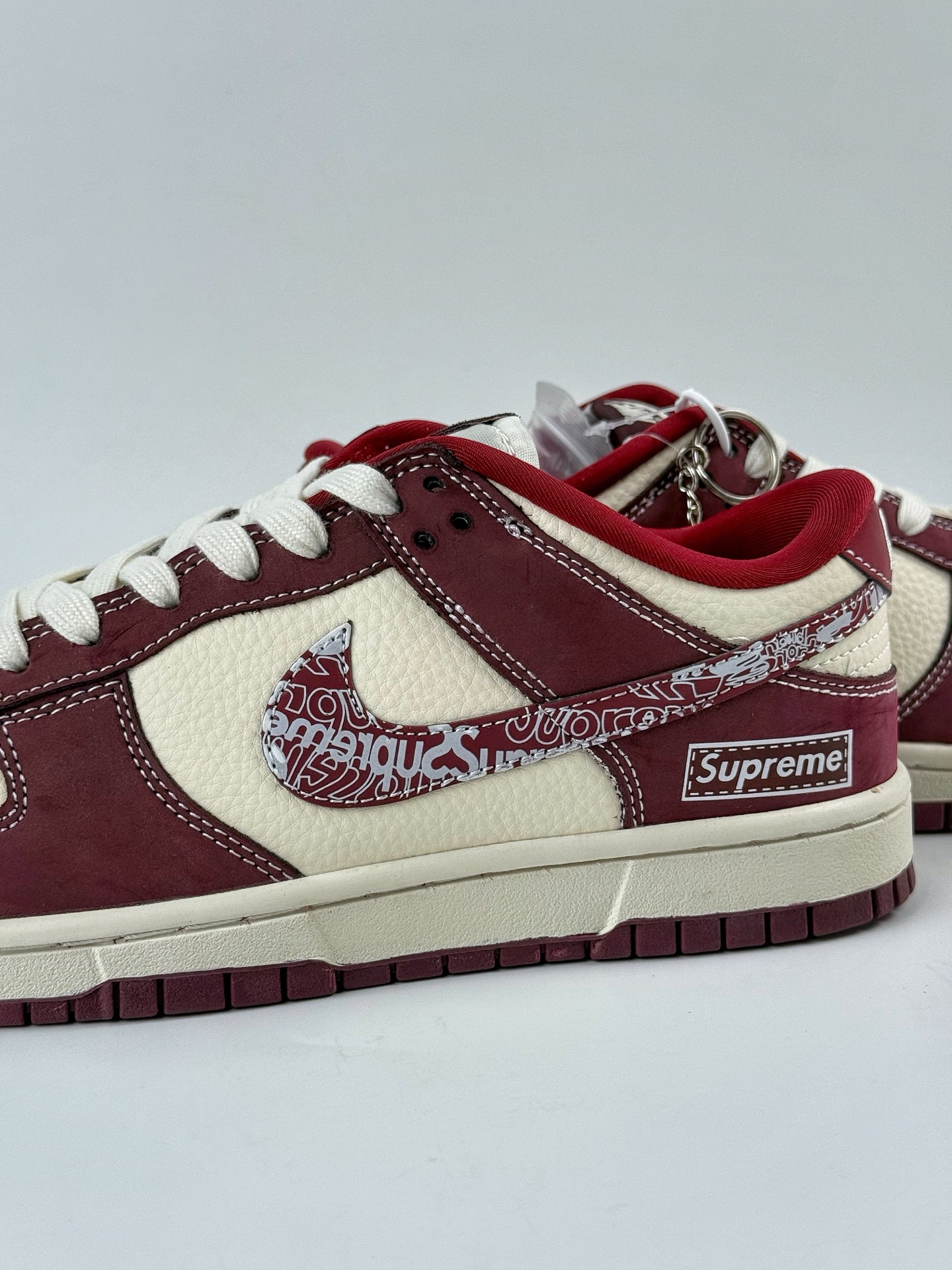 Nike SB Dunk Low x superme 红白小勾 KK1333-047