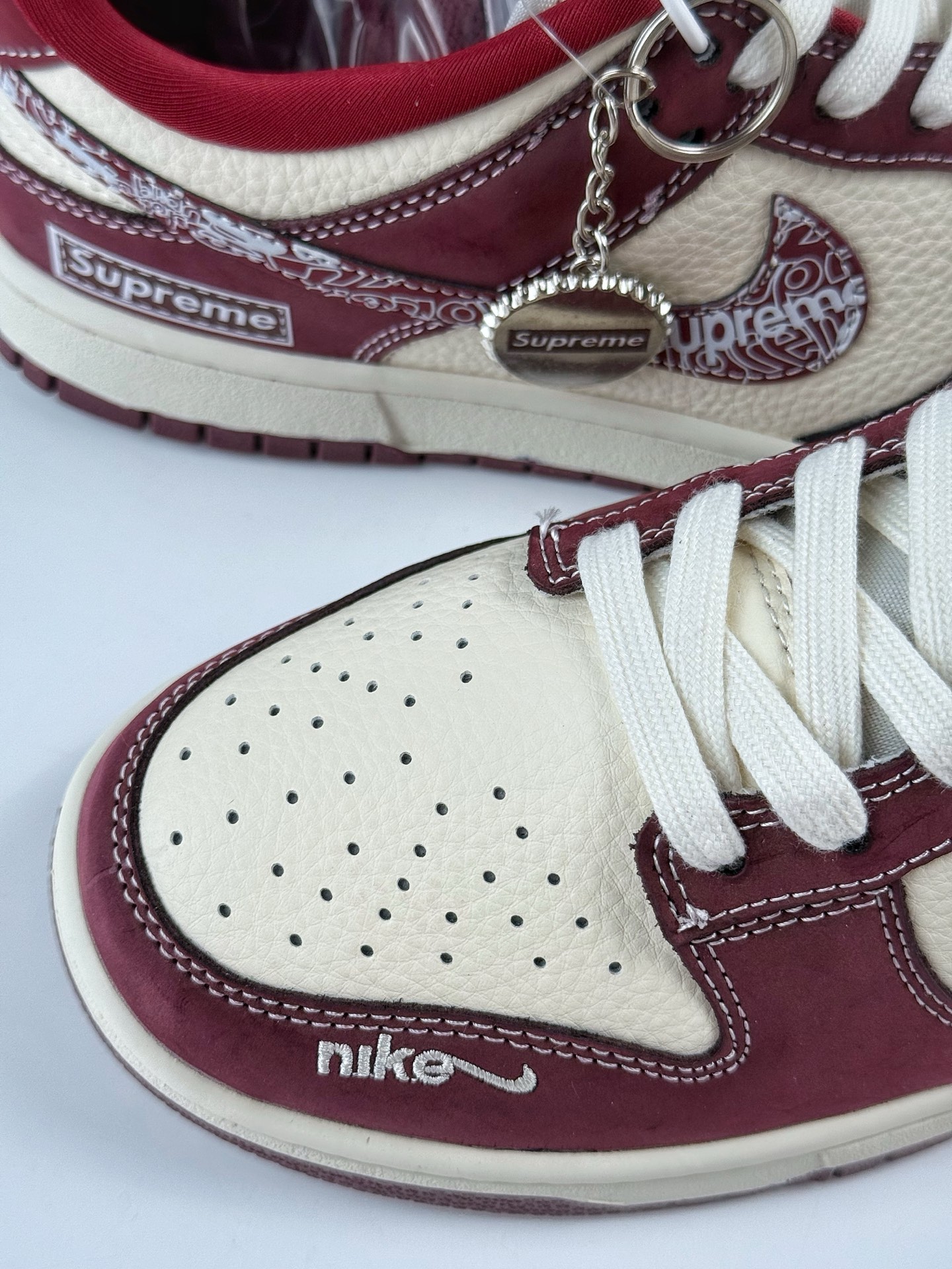 Nike SB Dunk Low x superme 红白小勾 KK1333-047