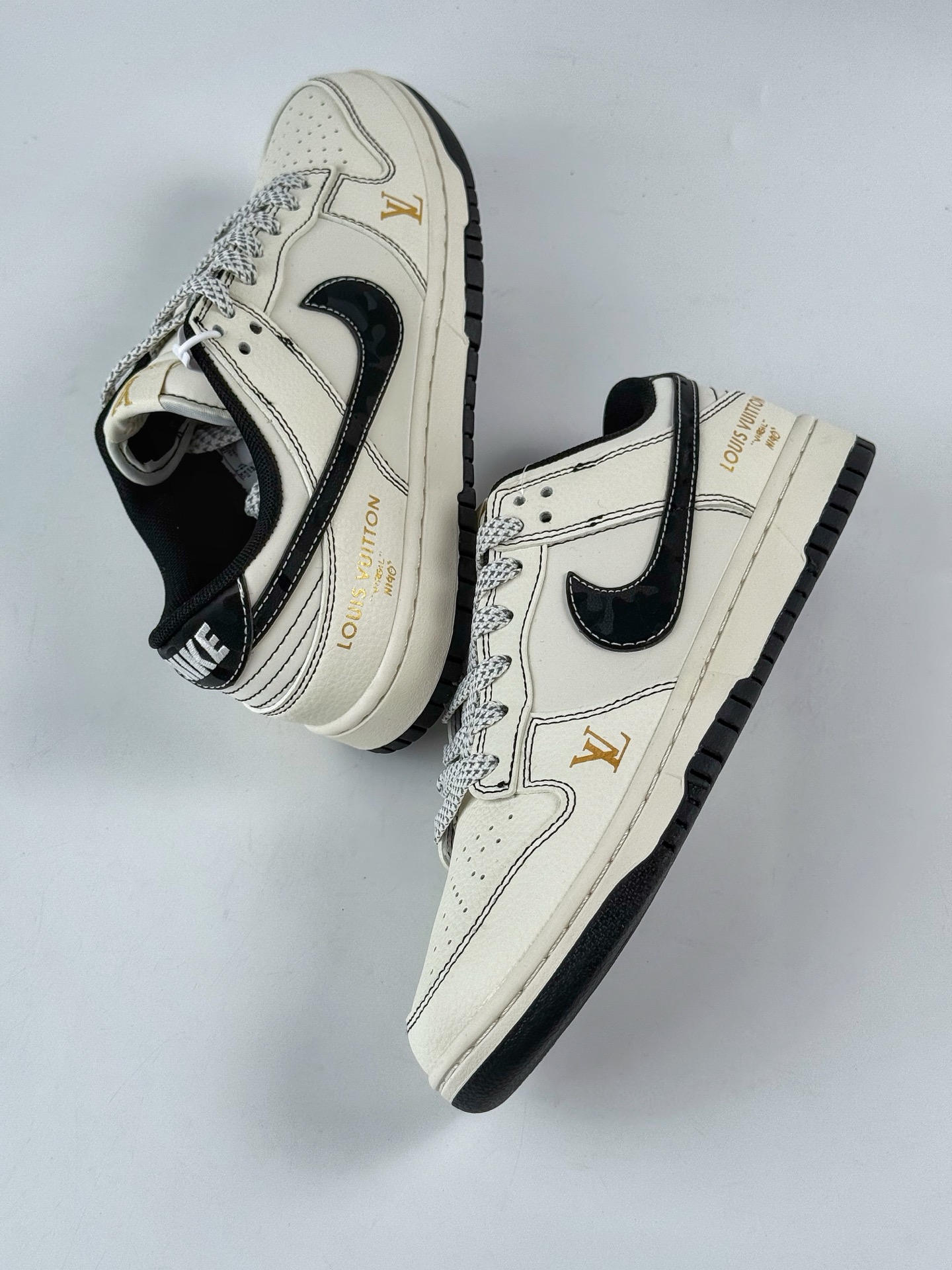 Nike Air Dunk LOW 1“LV联名——白黑金标 JP1628-013-莆田鞋,莆田鞋货源,高仿鞋,高仿鞋货源,安福档口,莆田高仿鞋,莆田鞋批发,高仿鞋批发,莆田高仿运动鞋,高仿运动鞋,莆田运动鞋 Nike Air Dunk LOW 1“LV联名——白黑金标 JP1628-013