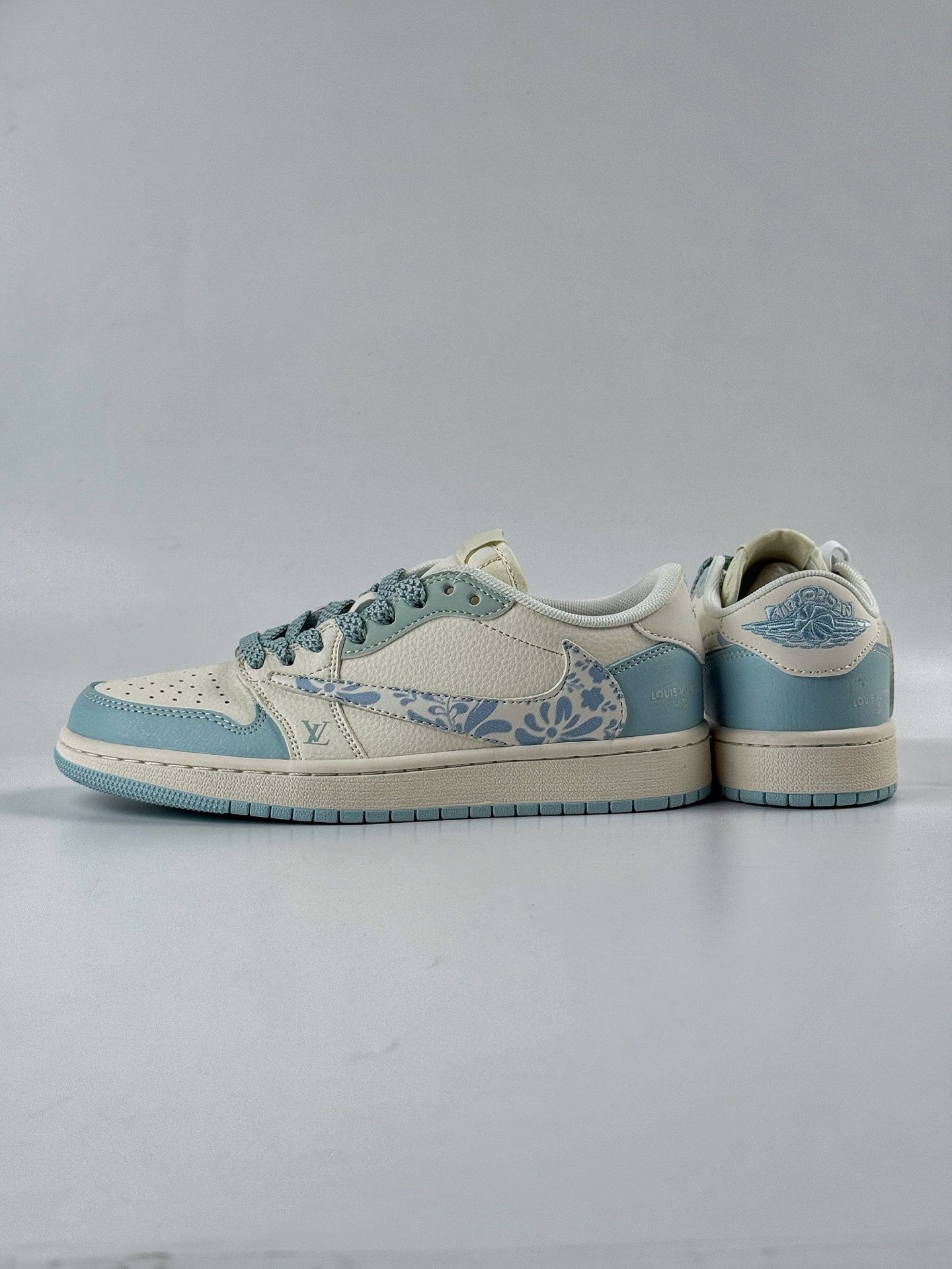 Travis Scott x Nike Air Jordan 1 Low x Louis Vuitton Air Jordan 1 Low 反转蓝白满天星倒钩 XS7089-613-莆田鞋,莆田鞋货源,高仿鞋,高仿鞋货源,安福档口,莆田高仿鞋,莆田鞋批发,高仿鞋批发,莆田高仿运动鞋,高仿运动鞋,莆田运动鞋 Travis Scott x Nike Air Jordan 1 Low x Louis Vuitton Air Jordan 1 Low 反转蓝白满天星倒钩 XS7089-613