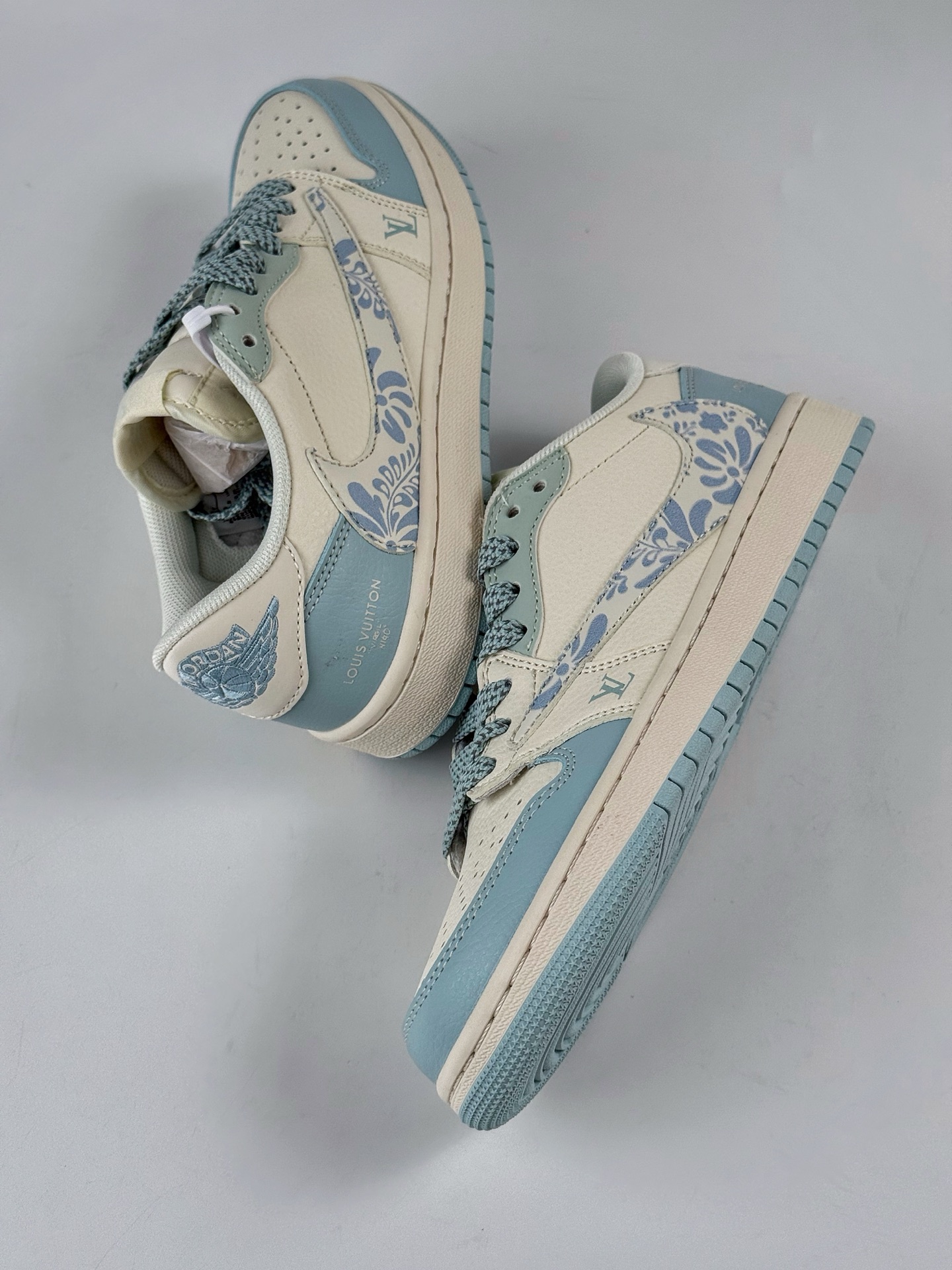 Travis Scott x Nike Air Jordan 1 Low x Louis Vuitton Air Jordan 1 Low 反转蓝白满天星倒钩 XS7089-613-莆田鞋,莆田鞋货源,高仿鞋,高仿鞋货源,安福档口,莆田高仿鞋,莆田鞋批发,高仿鞋批发,莆田高仿运动鞋,高仿运动鞋,莆田运动鞋 Travis Scott x Nike Air Jordan 1 Low x Louis Vuitton Air Jordan 1 Low 反转蓝白满天星倒钩 XS7089-613