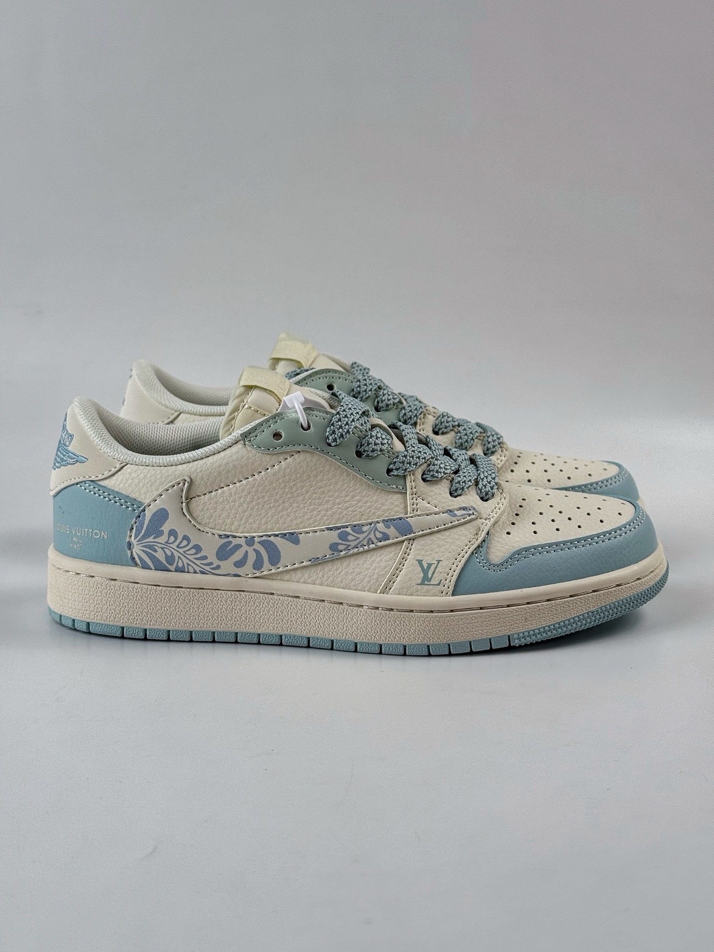 Travis Scott x Nike Air Jordan 1 Low x Louis Vuitton Air Jordan 1 Low 反转蓝白满天星倒钩 XS7089-613-莆田鞋,莆田鞋货源,高仿鞋,高仿鞋货源,安福档口,莆田高仿鞋,莆田鞋批发,高仿鞋批发,莆田高仿运动鞋,高仿运动鞋,莆田运动鞋 Travis Scott x Nike Air Jordan 1 Low x Louis Vuitton Air Jordan 1 Low 反转蓝白满天星倒钩 XS7089-613