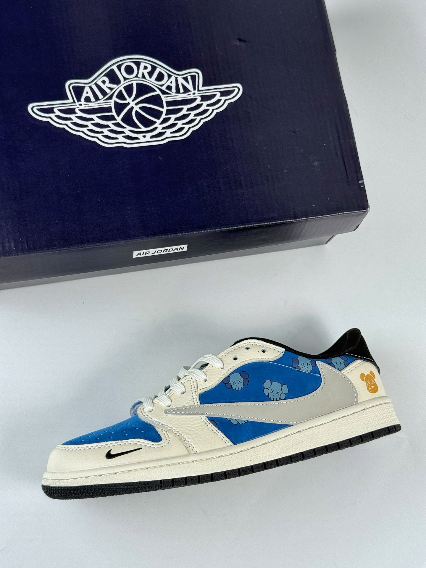 Travis Scott x Nike Air Jordan 1 Low Air Jordan 1 Low 反转白蓝小勾倒钩 XS2024-053