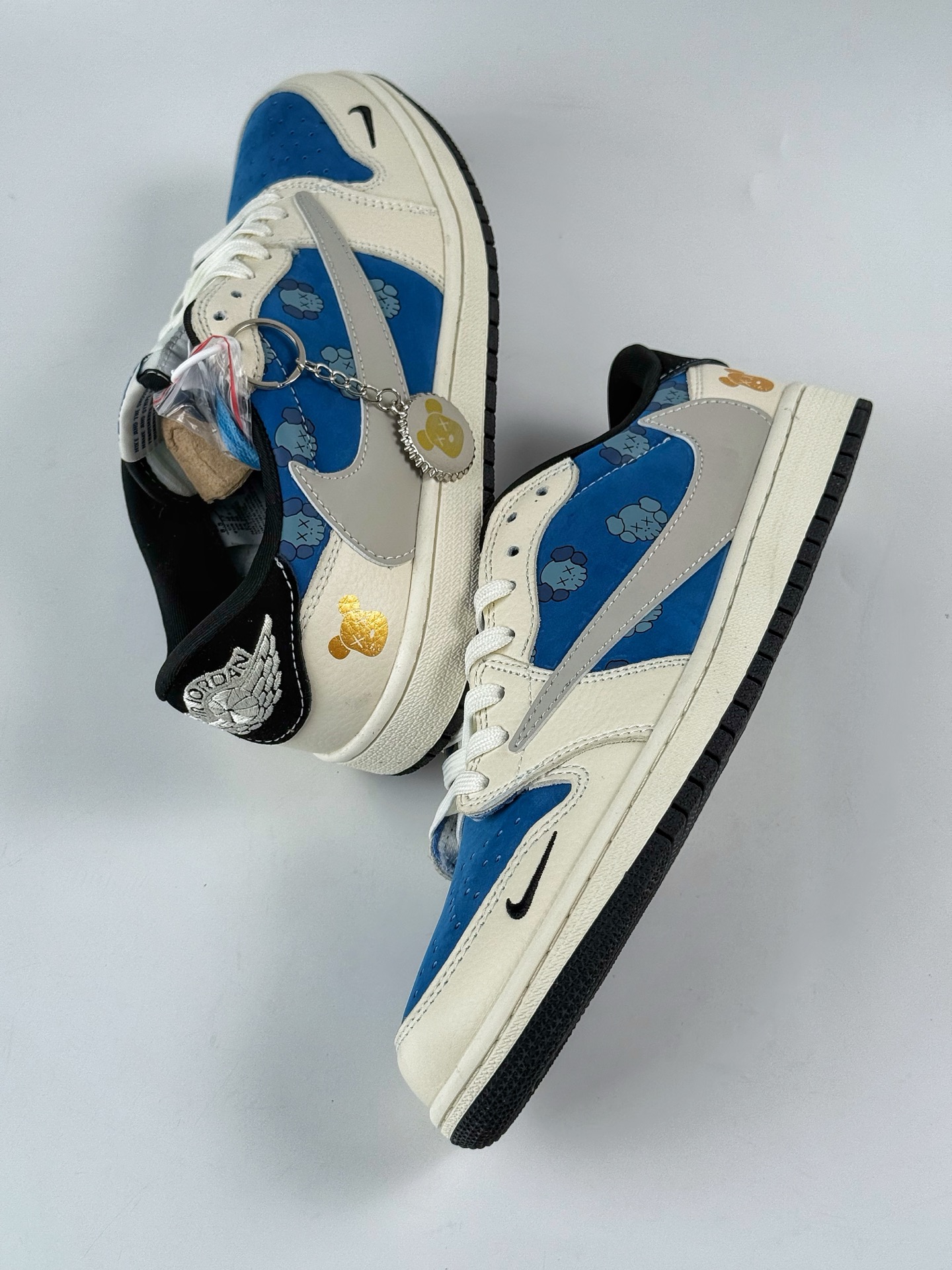 Travis Scott x Nike Air Jordan 1 Low Air Jordan 1 Low 反转白蓝小勾倒钩 XS2024-053