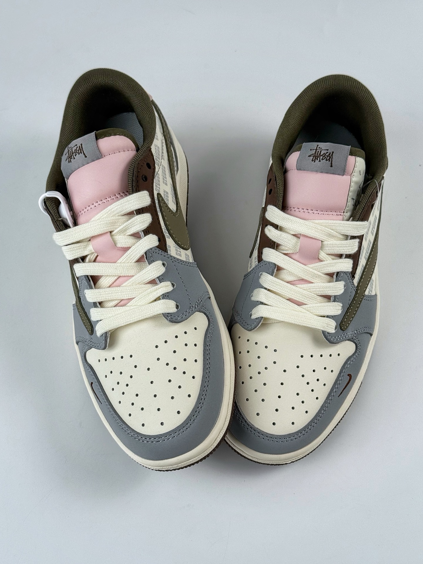 Travis Scott x Nike Air Jordan 1 Low x Stussy Air Jordan 1 Low 反转灰白小勾倒钩 XD0798-303