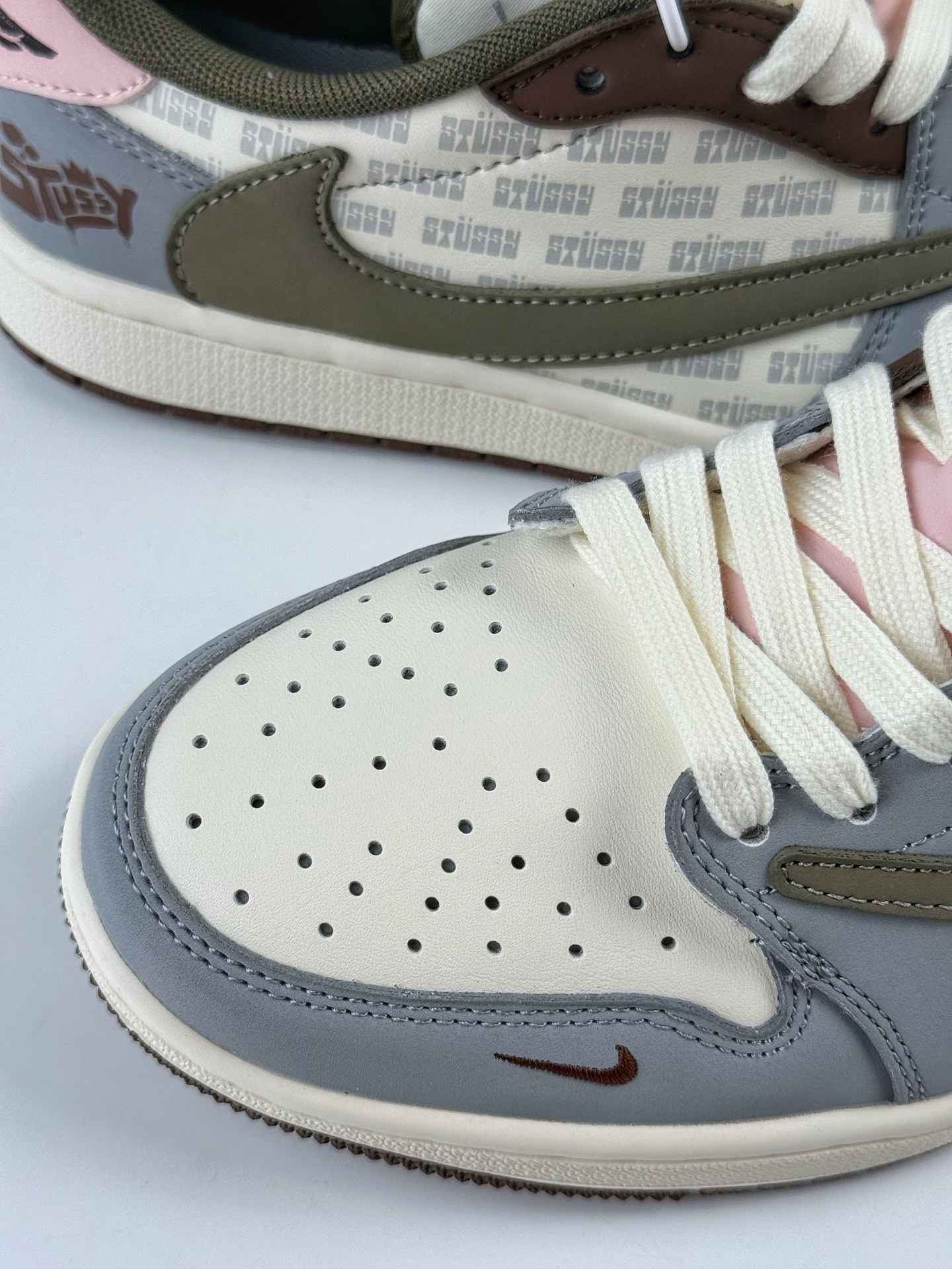 Travis Scott x Nike Air Jordan 1 Low x Stussy Air Jordan 1 Low 反转灰白小勾倒钩 XD0798-303