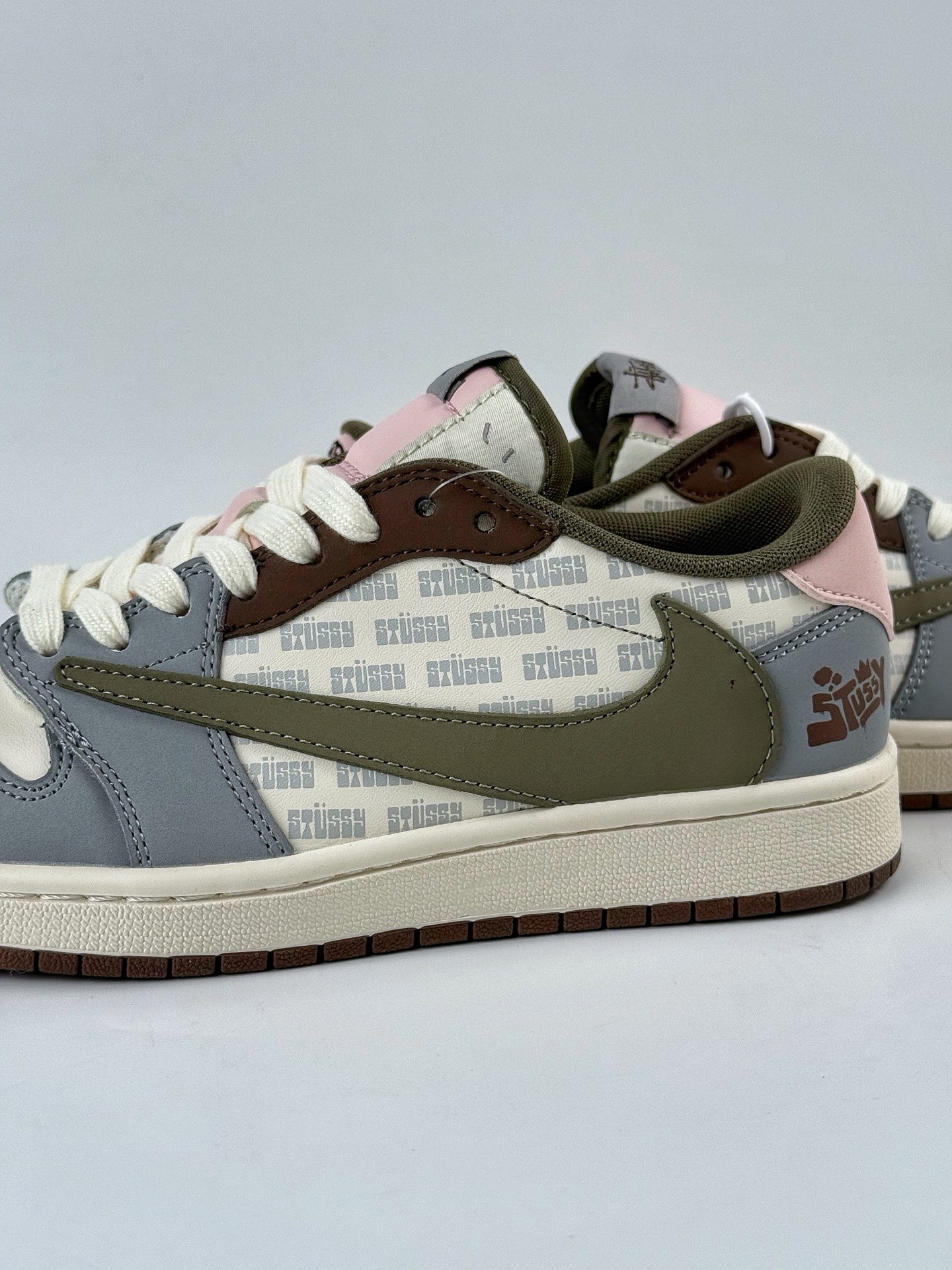 Travis Scott x Nike Air Jordan 1 Low x Stussy Air Jordan 1 Low 反转灰白小勾倒钩 XD0798-303
